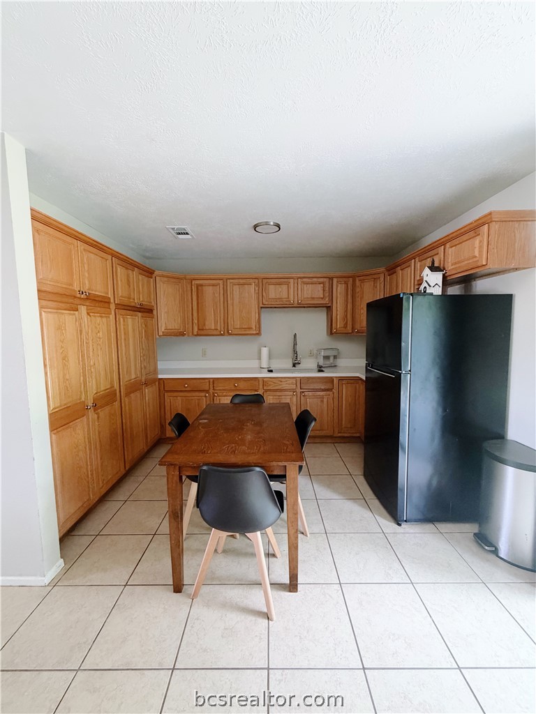 1118 South Dexter Drive