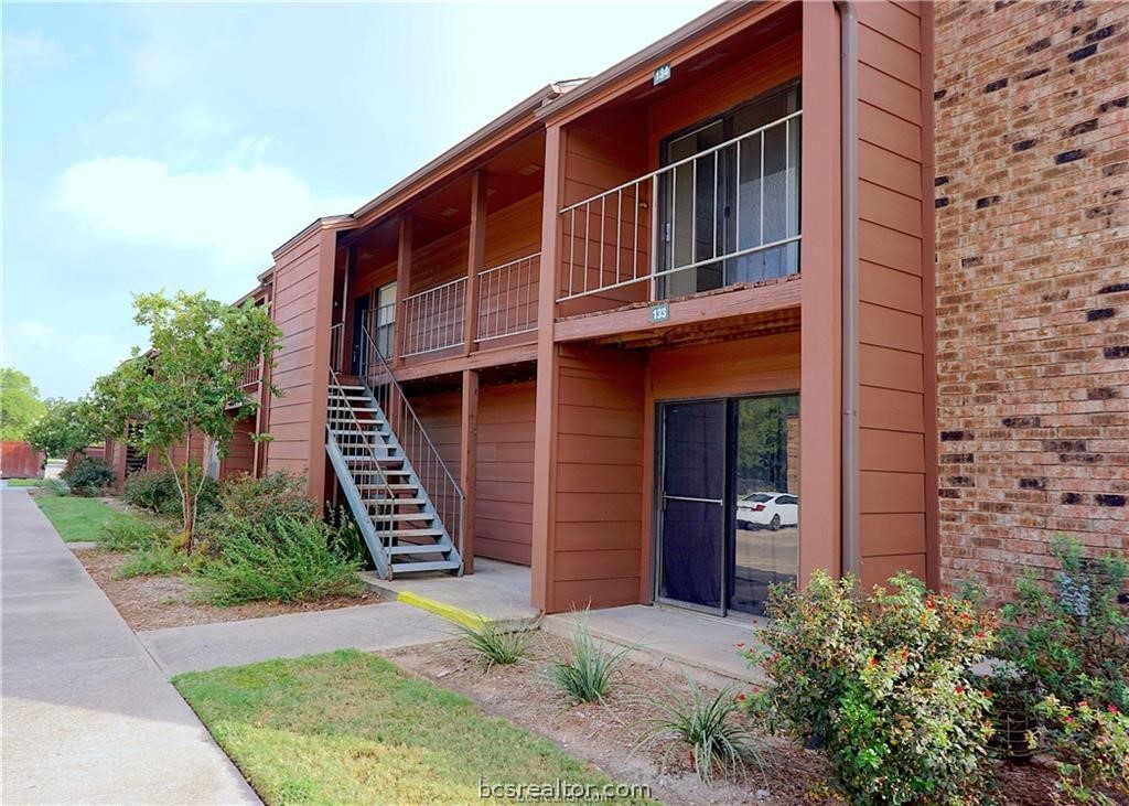 904 University Oaks 137