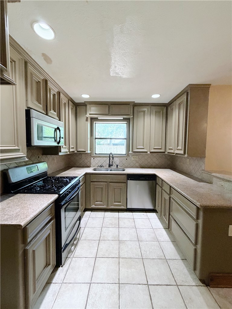 2706 Red Hill Drive