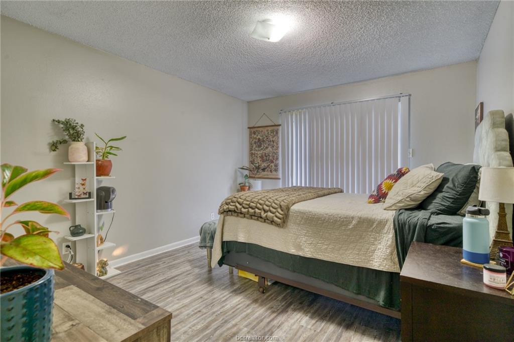 1517 Hillside Drive