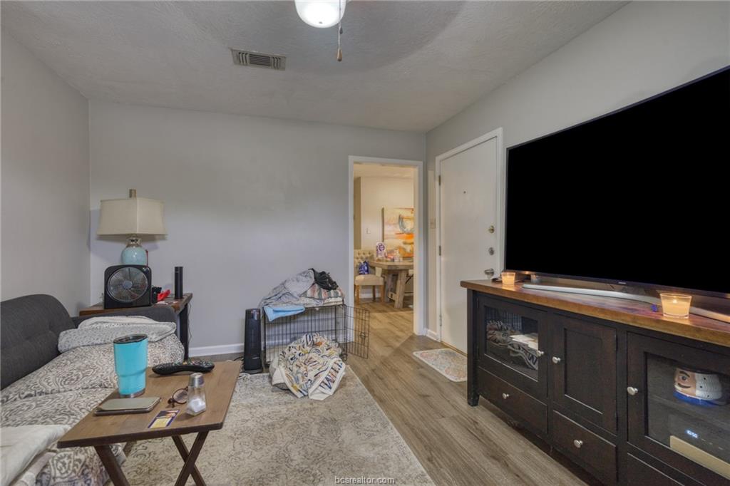 1517 Hillside Drive