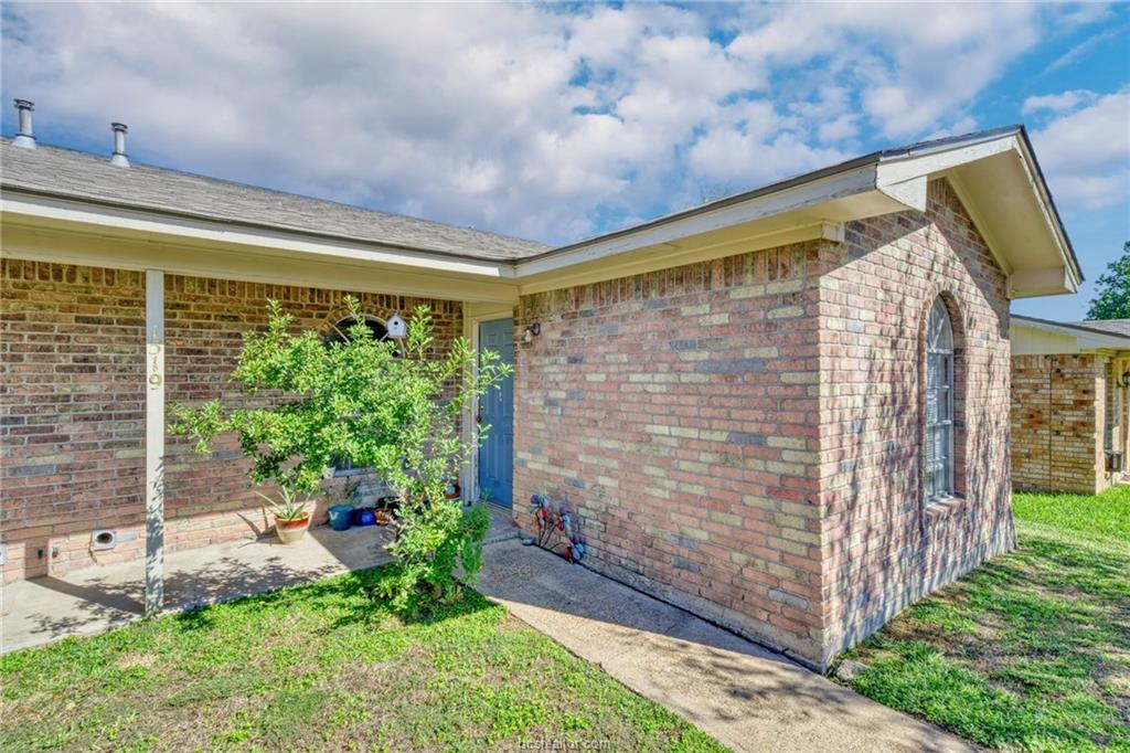 1517 Hillside Drive