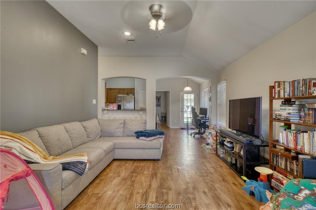 1015 Fallbrook