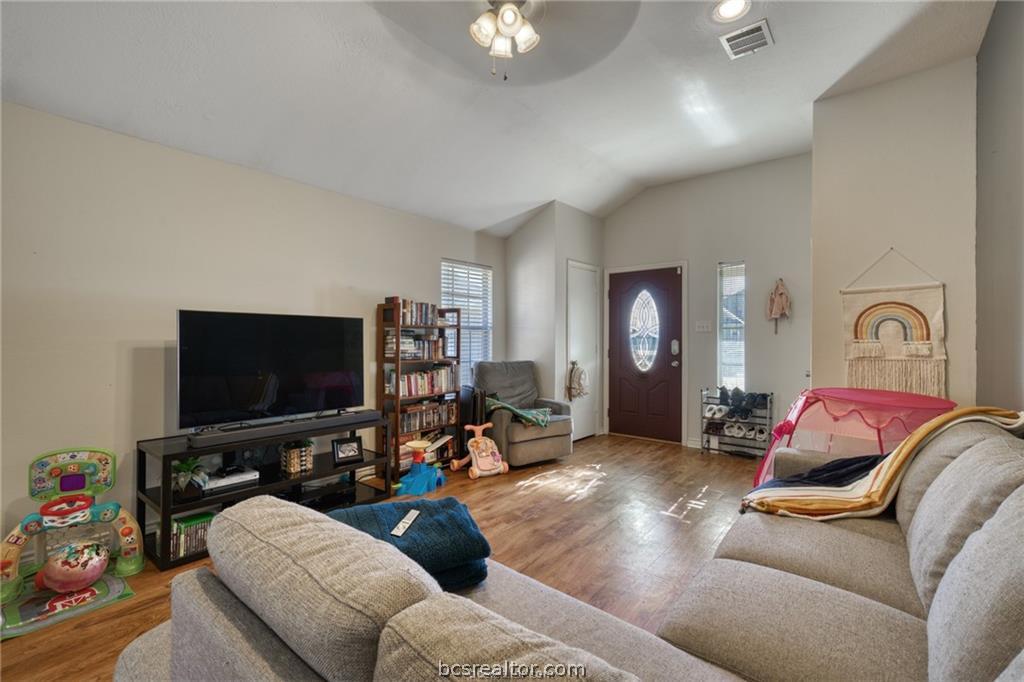 1015 Fallbrook