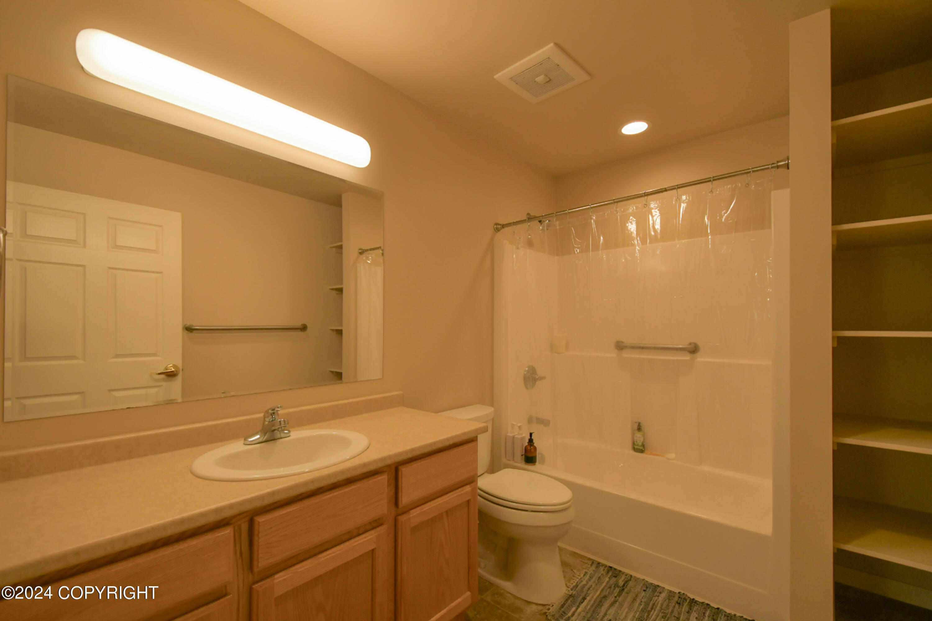 1496 Lakeshore Drive