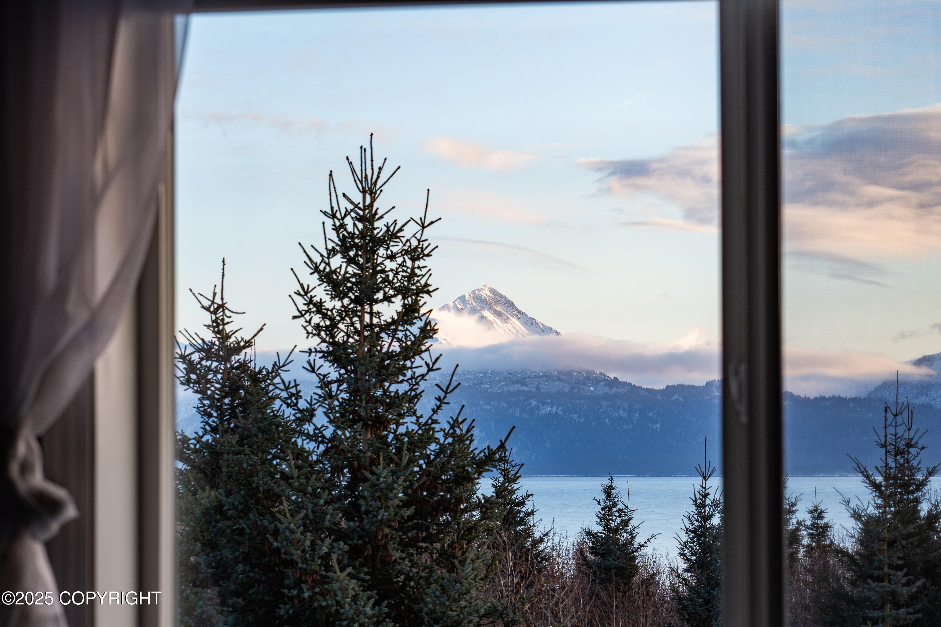 925 Soundview Avenue