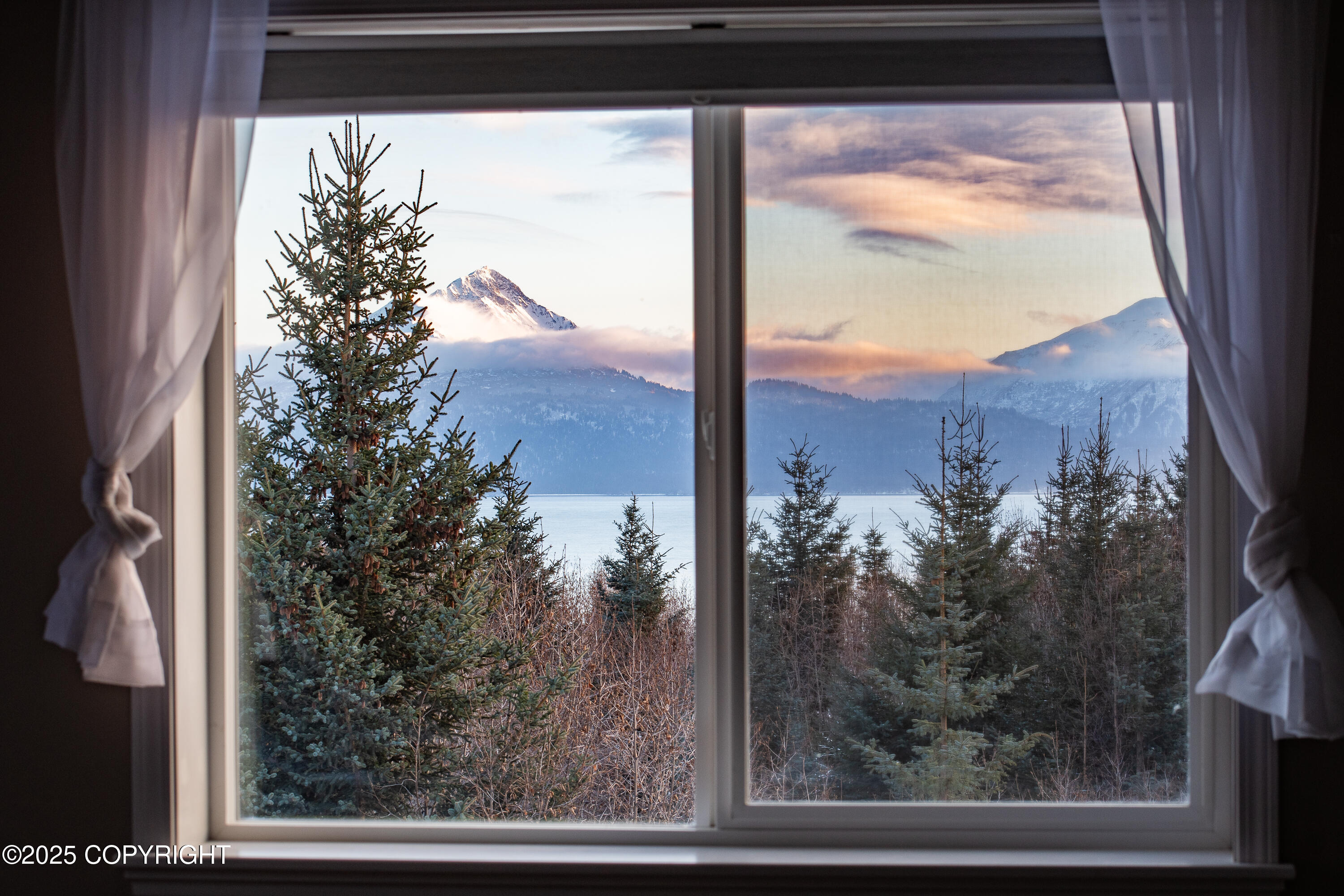 925 Soundview Avenue