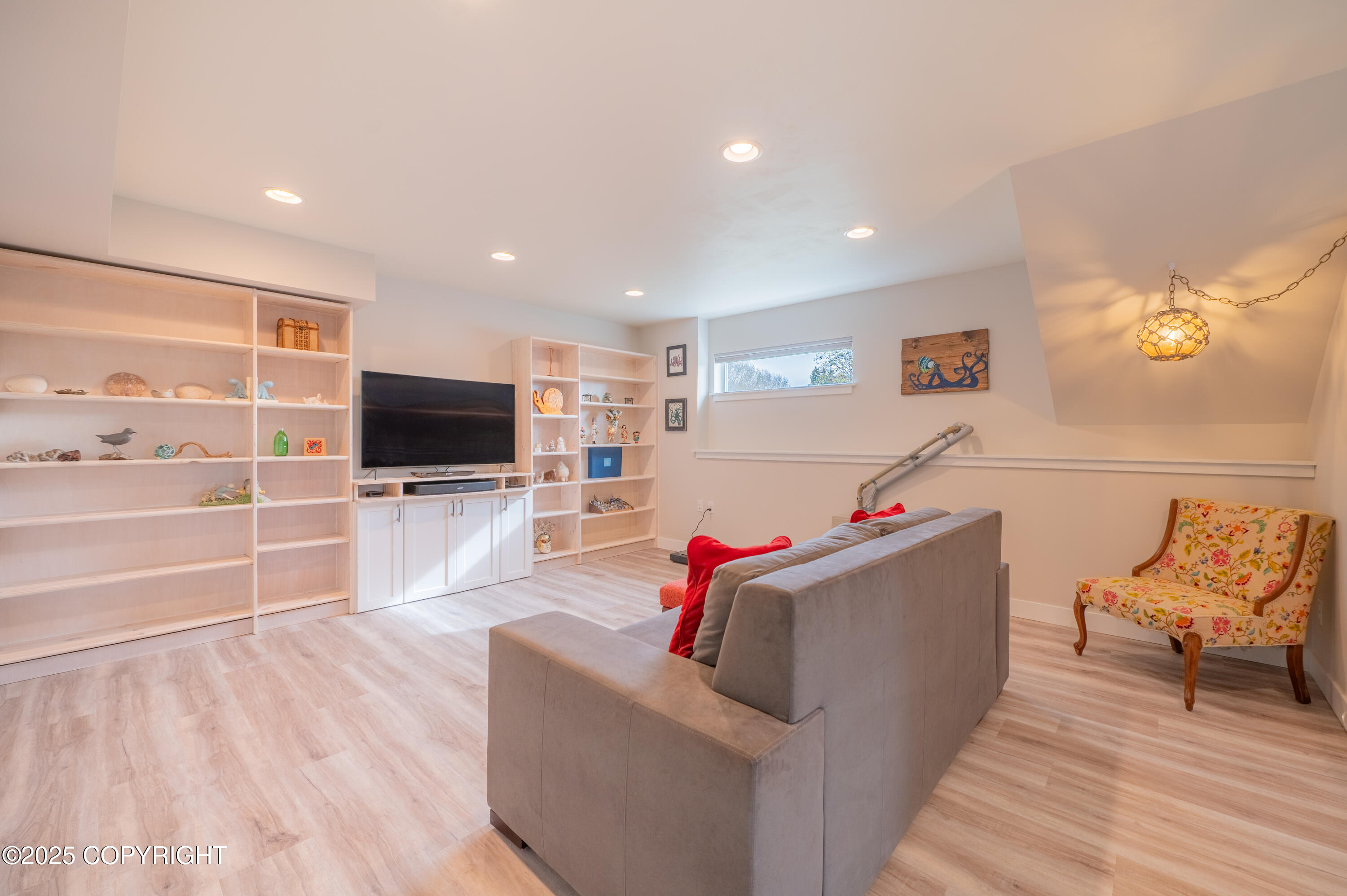 437 W Fairview Avenue