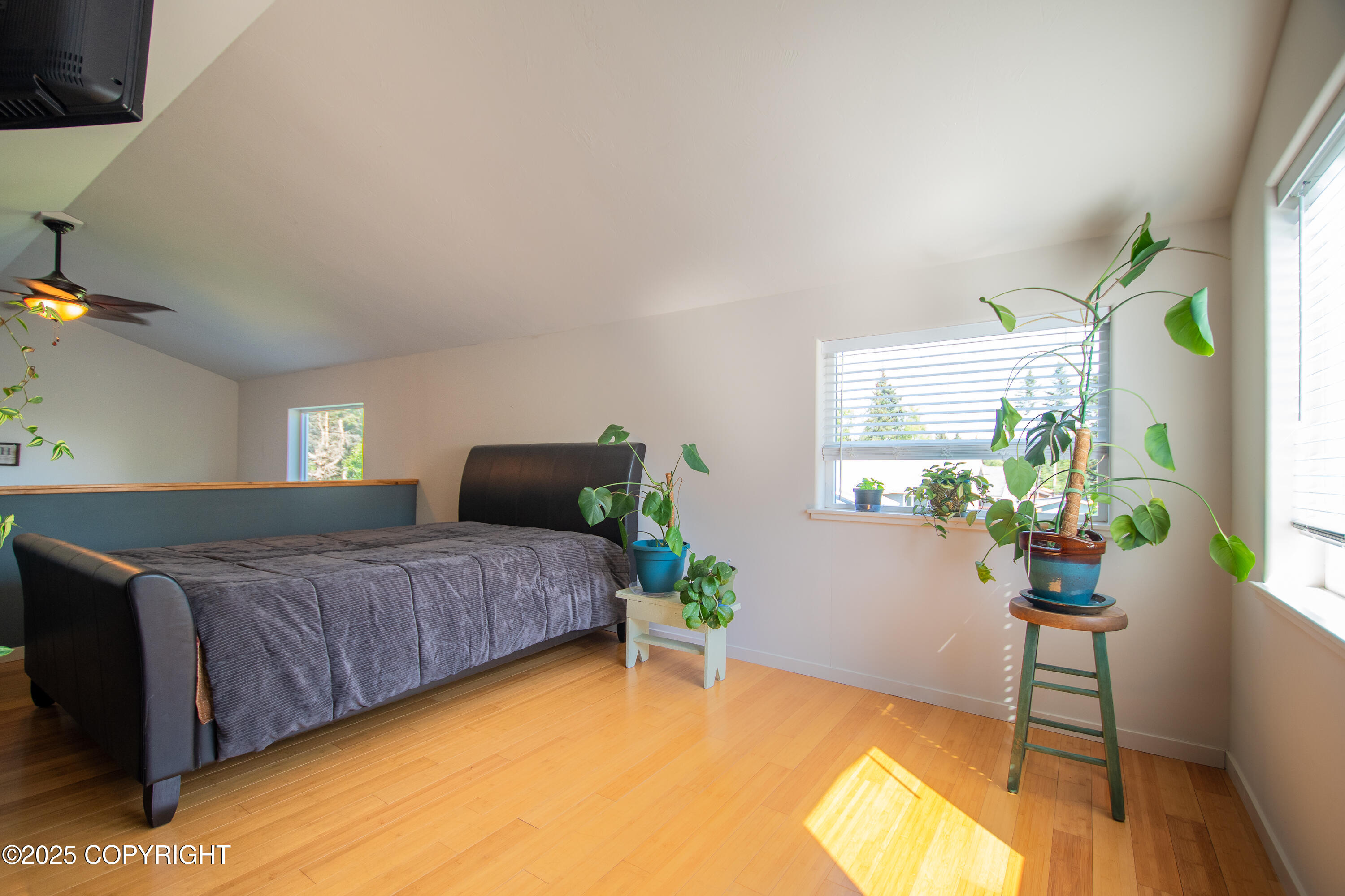 546 Soundview Avenue