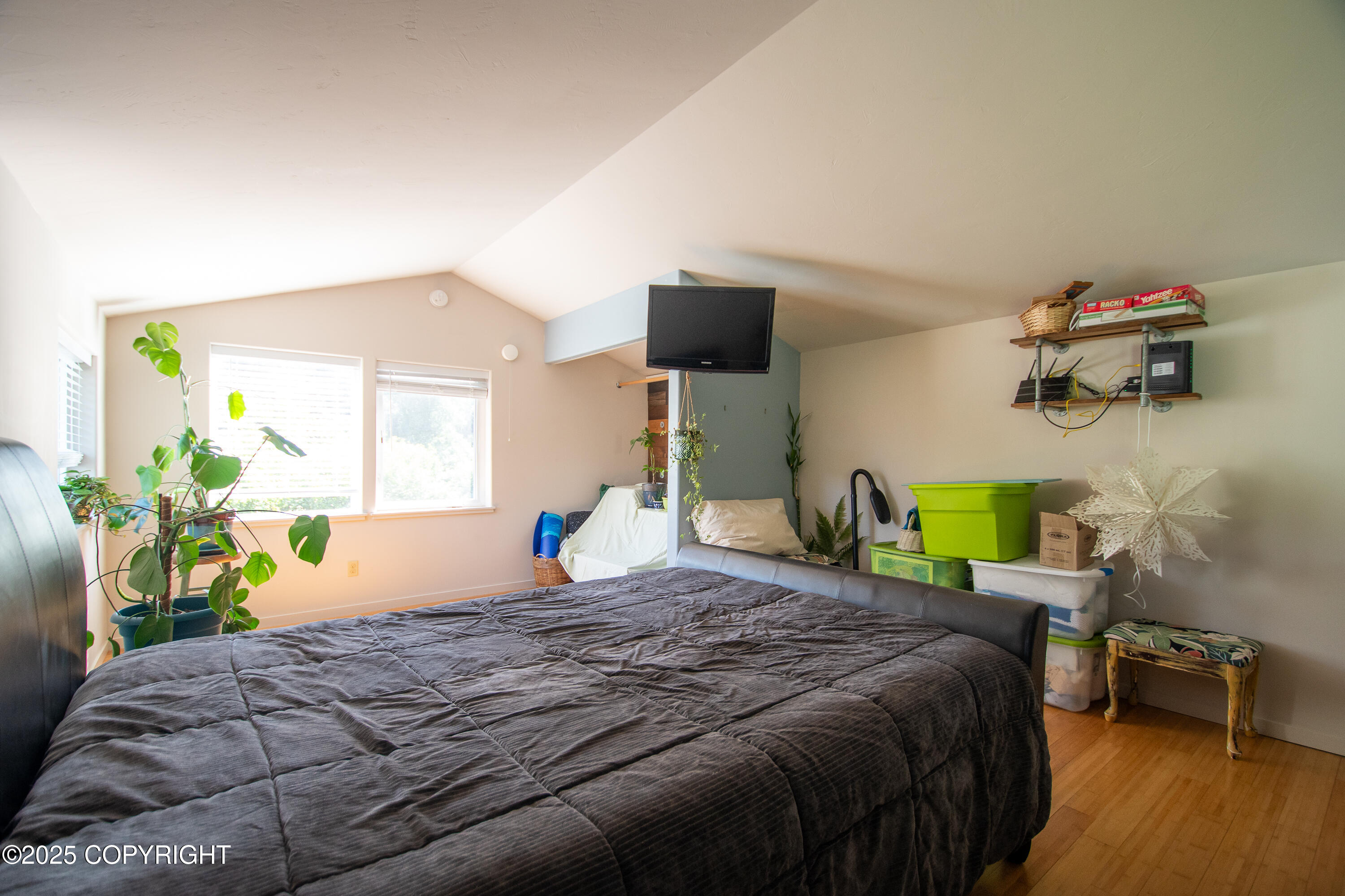 546 Soundview Avenue