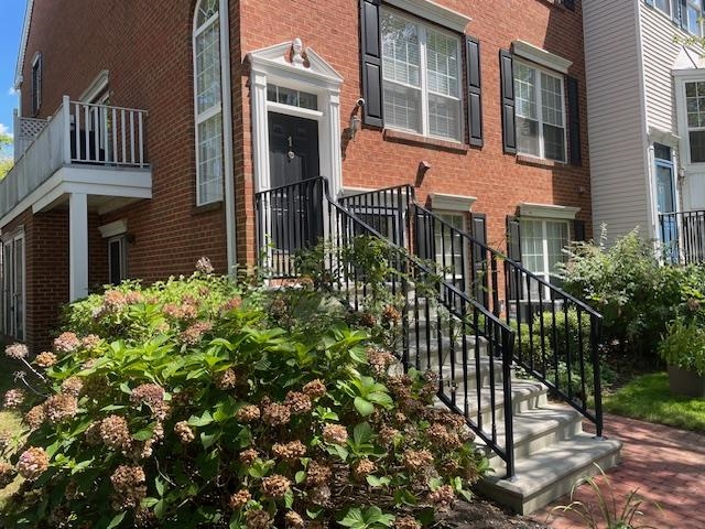 2 CRABAPPLE CT