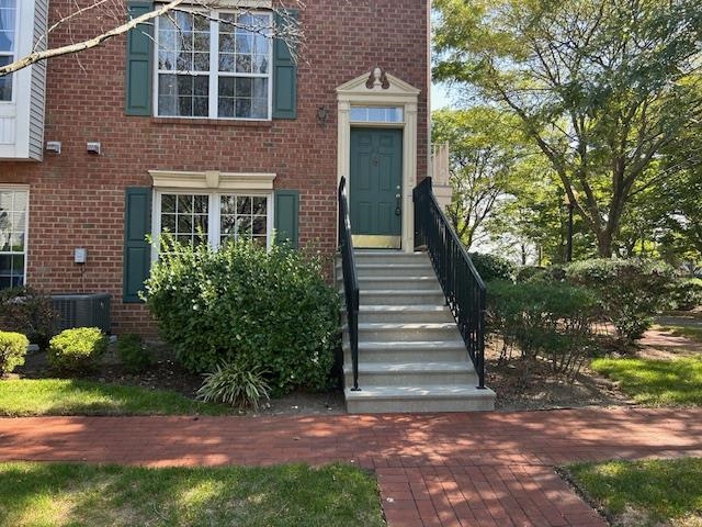 46 BUTTONWOOD ST