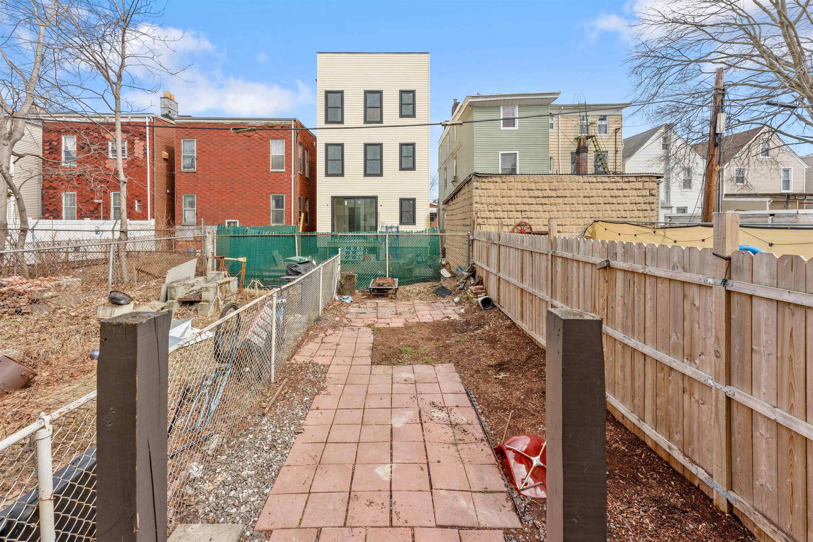 196 UNION ST