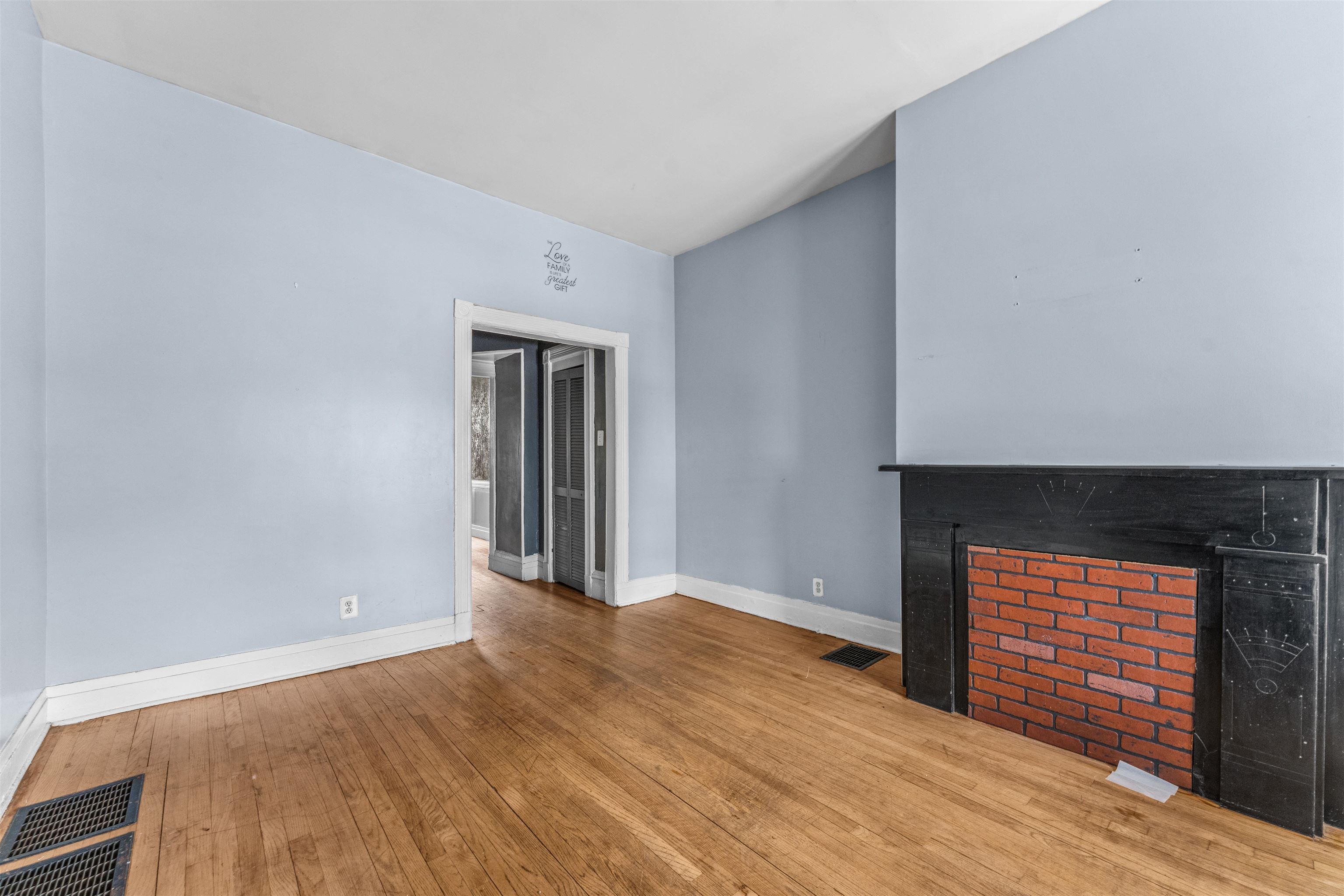 196 UNION ST