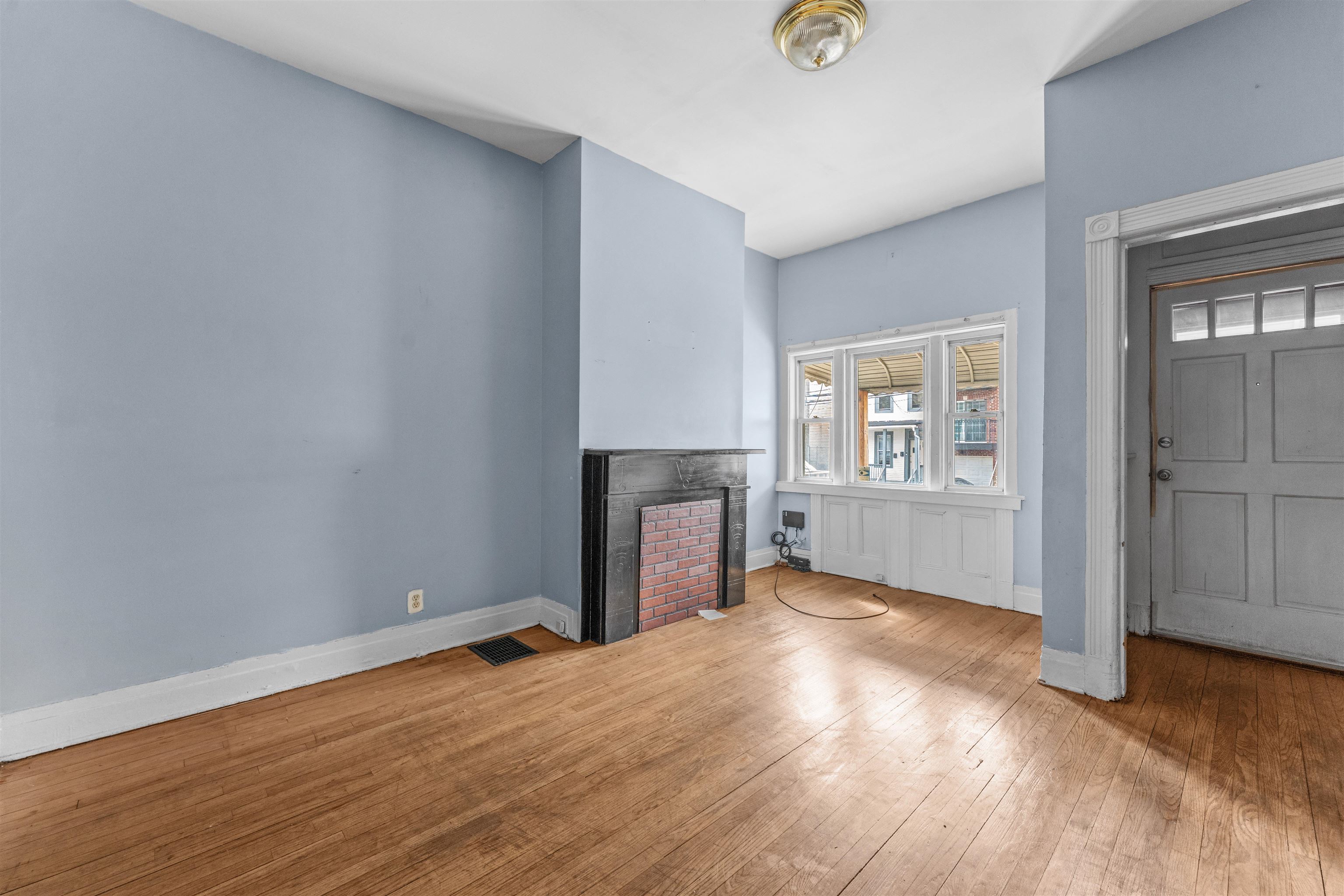 196 UNION ST