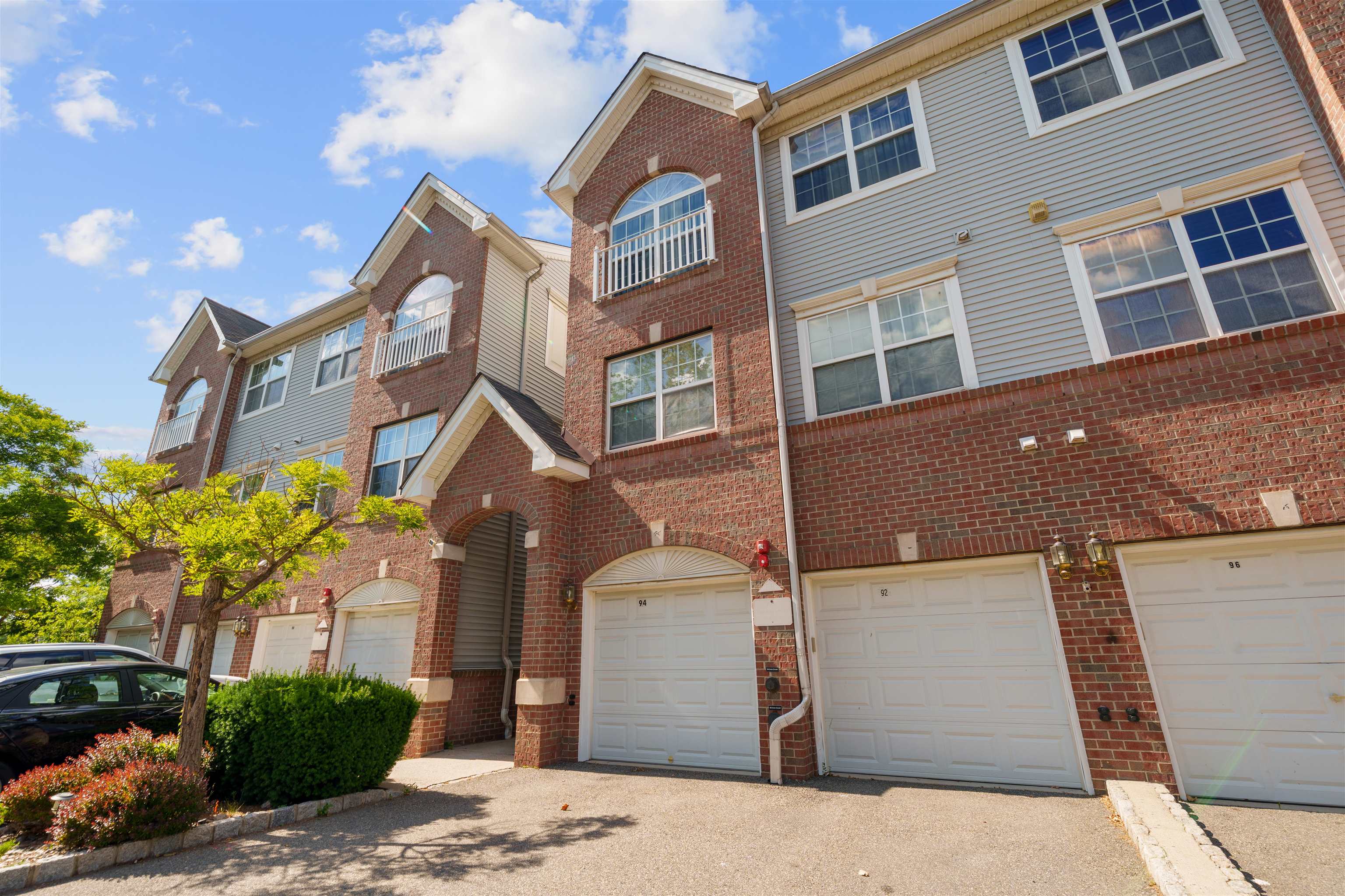 92 LYON CT
