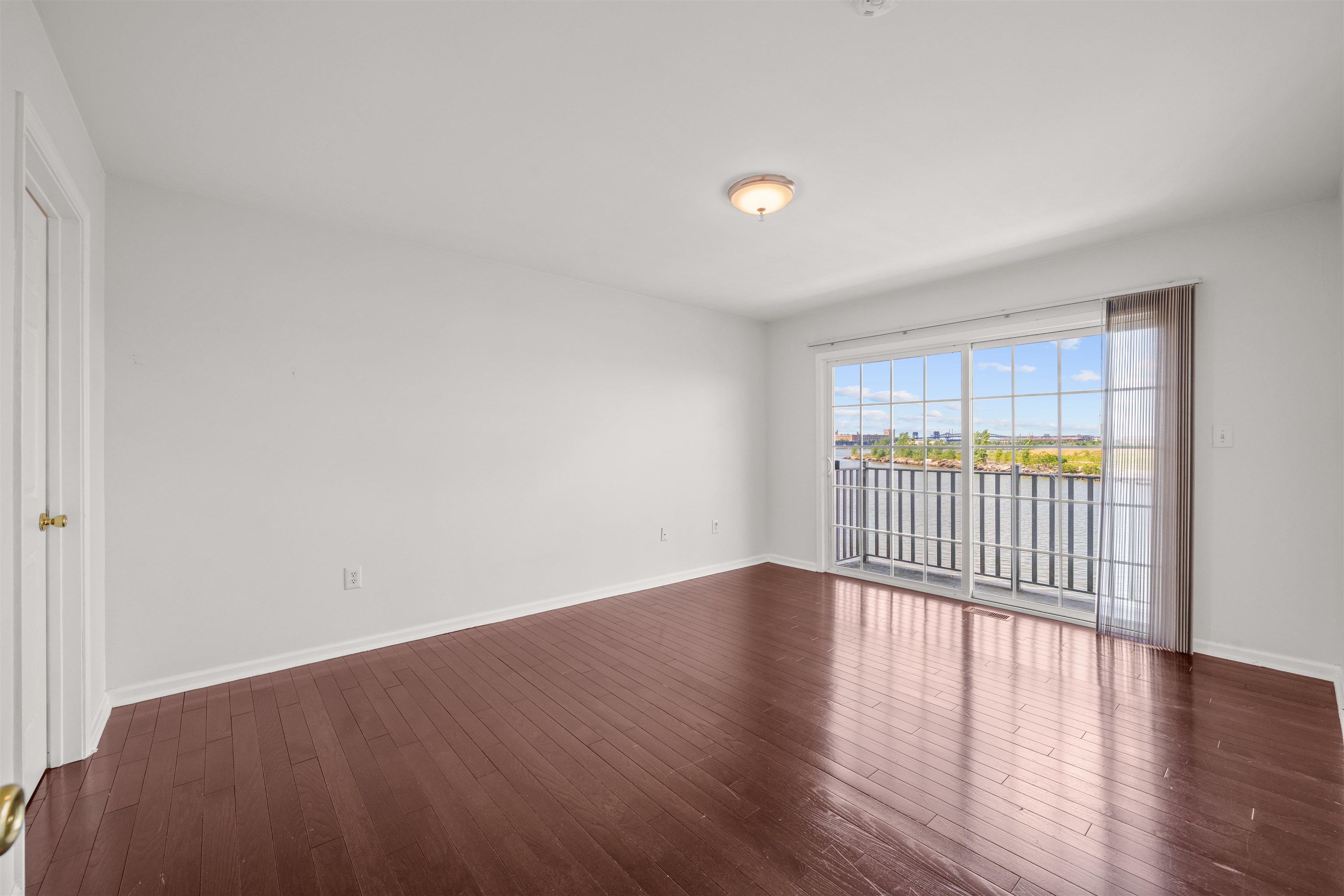 92 LYON CT