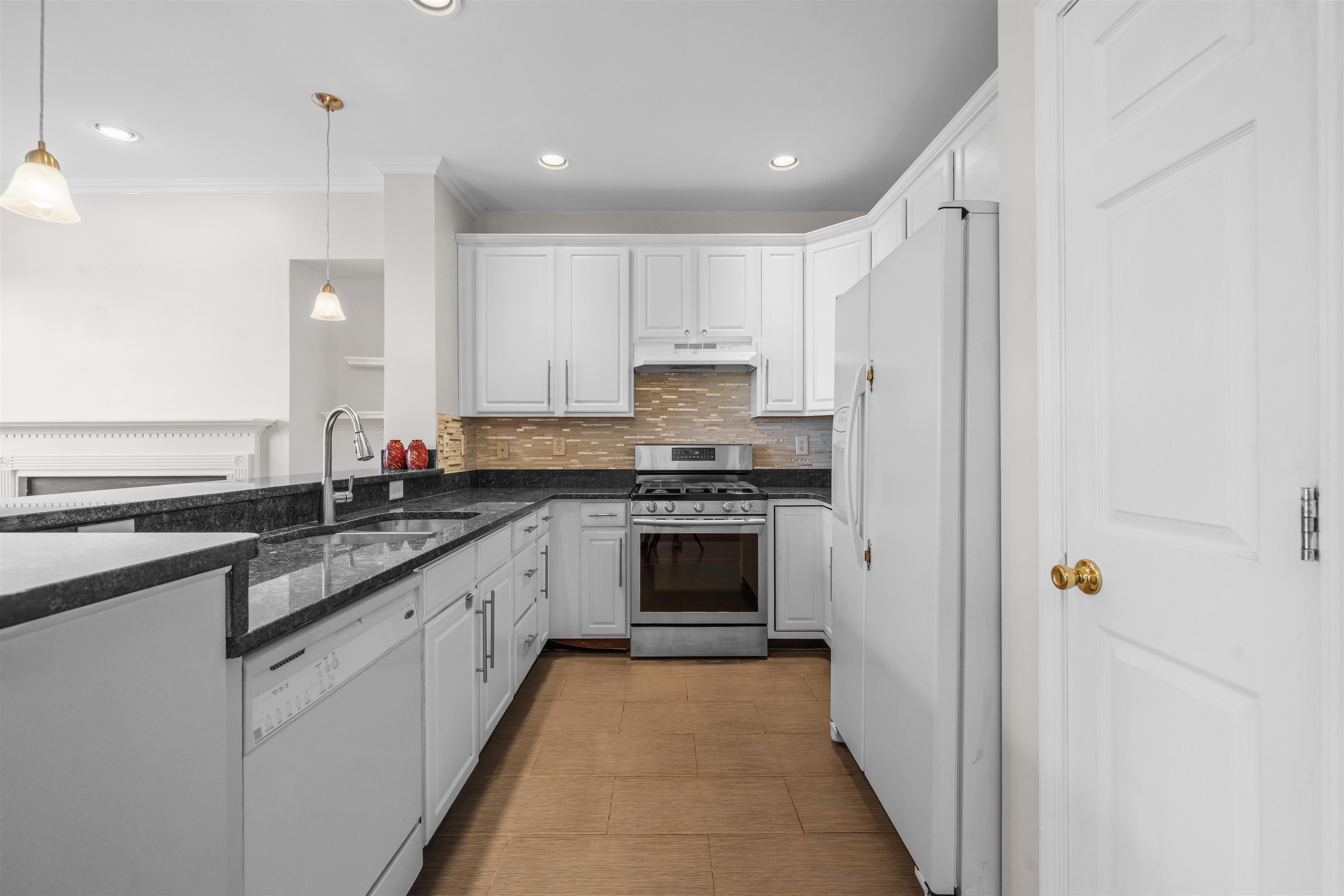 92 LYON CT
