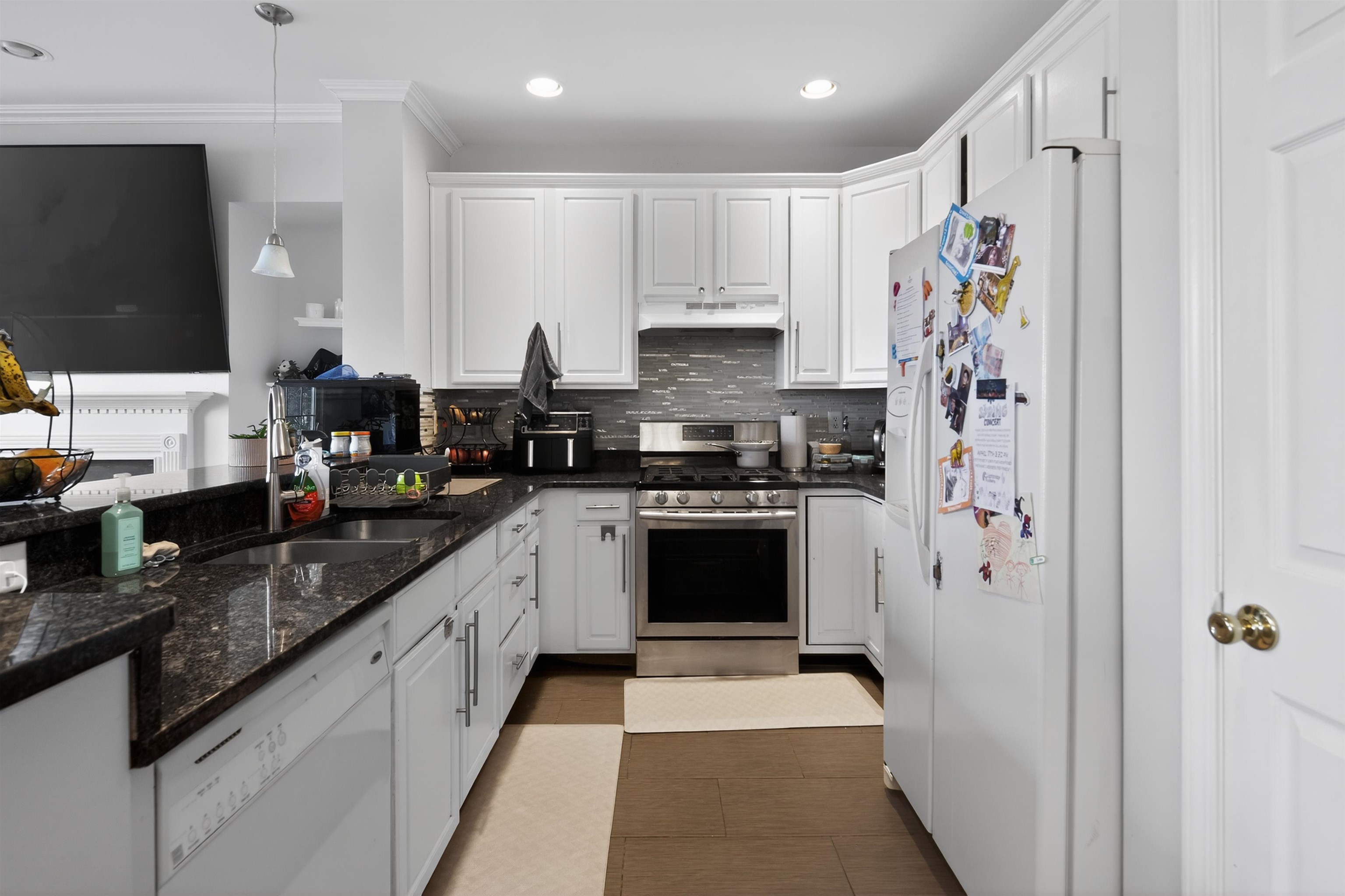 92 LYON CT