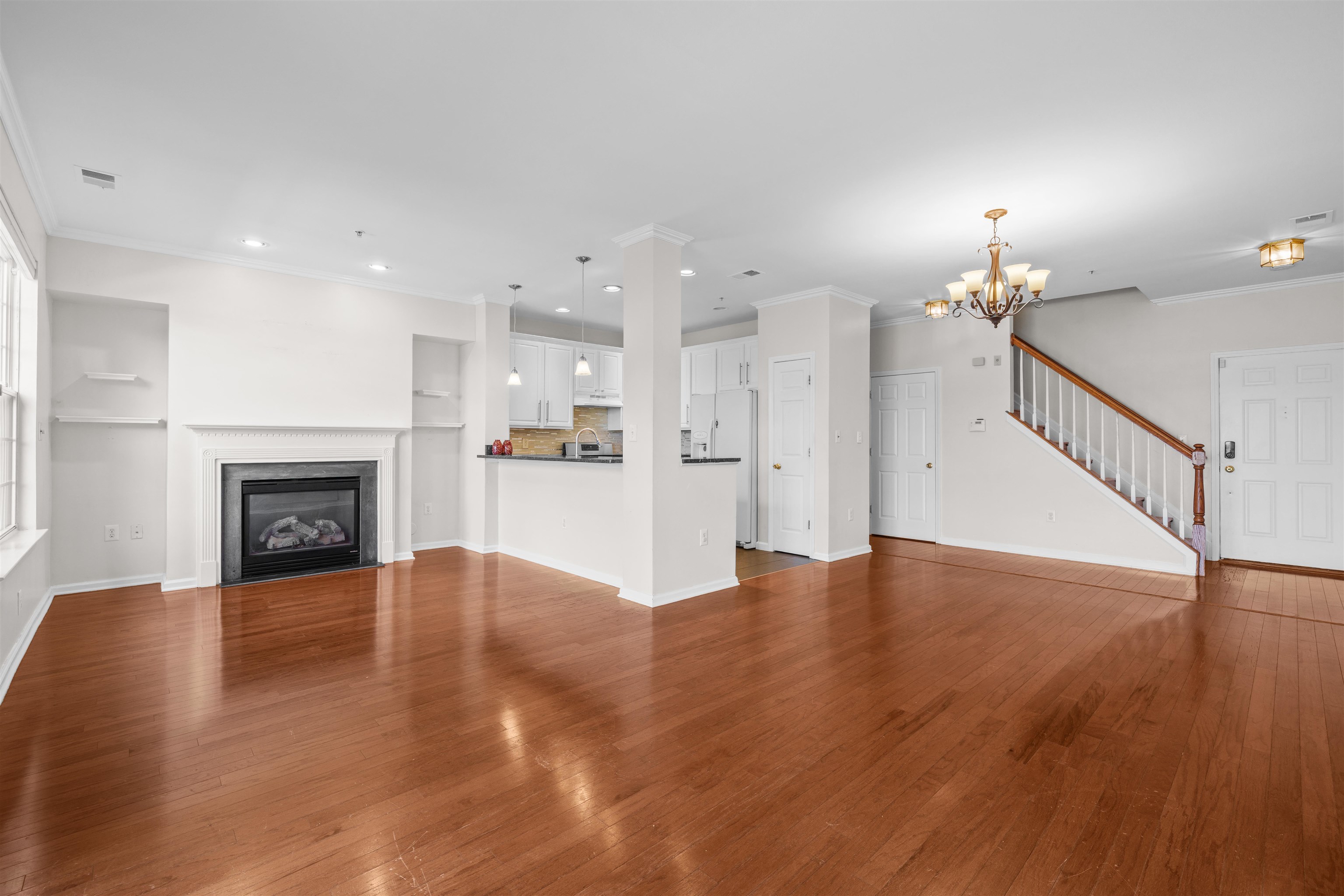 92 LYON CT