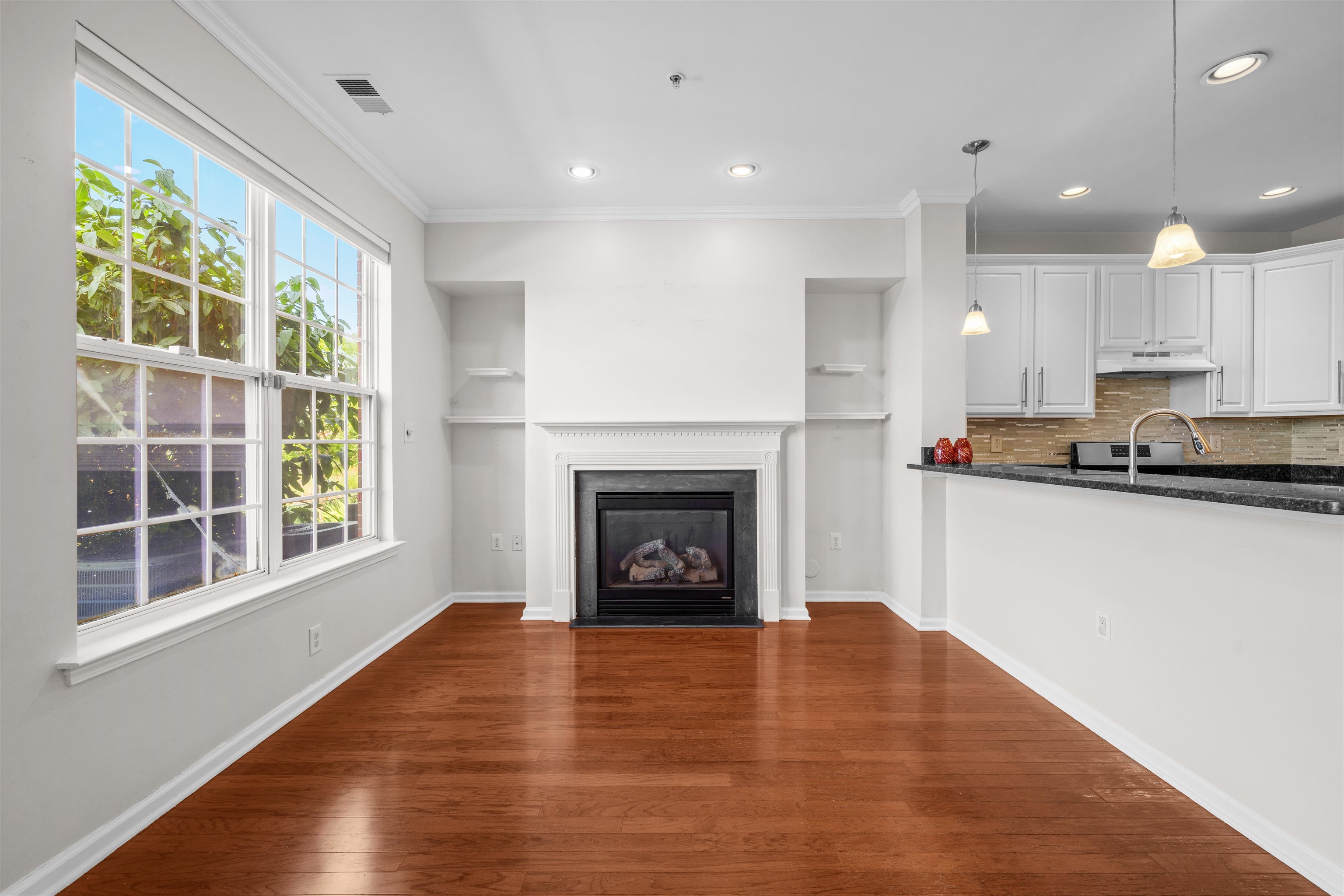 92 LYON CT