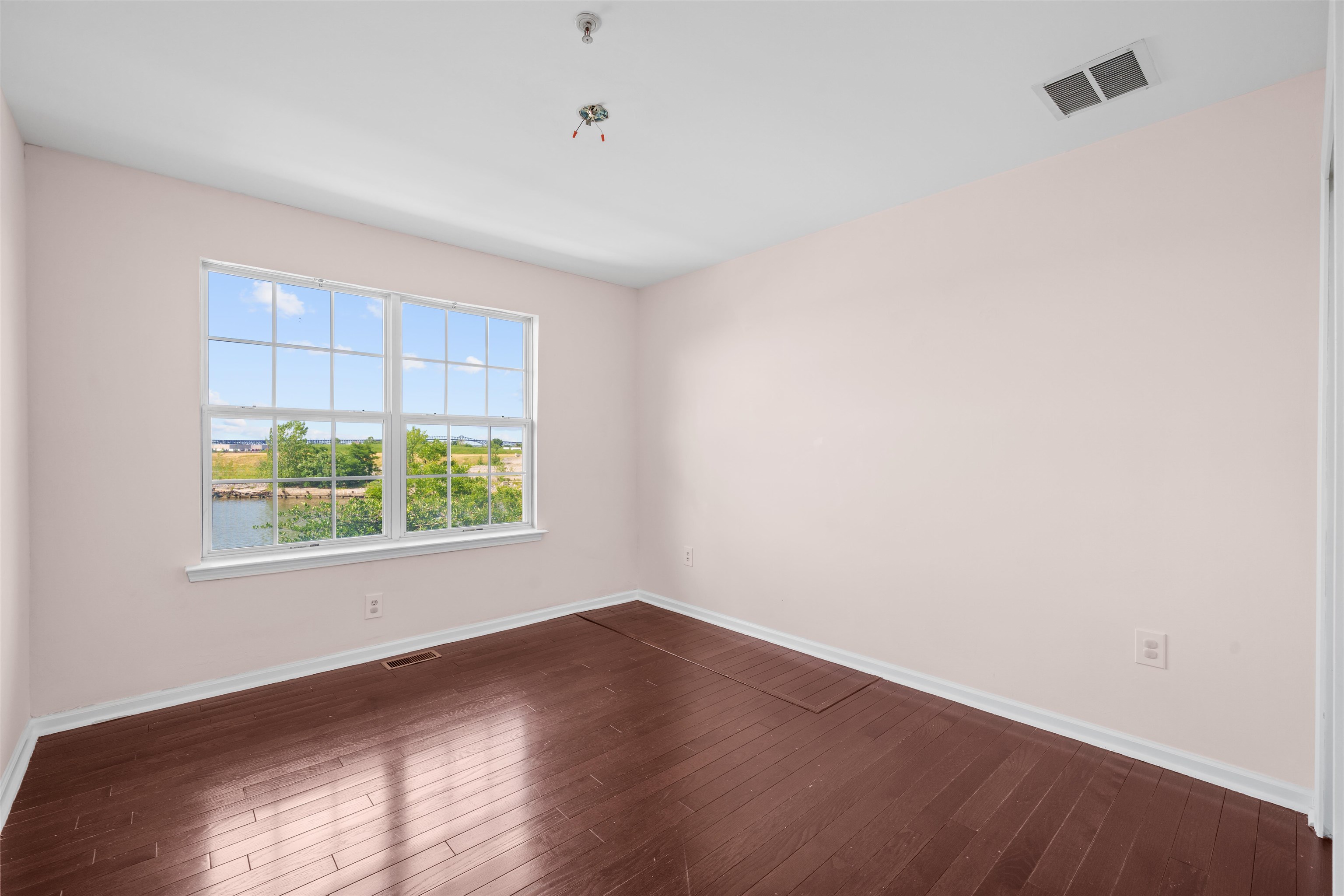 92 LYON CT