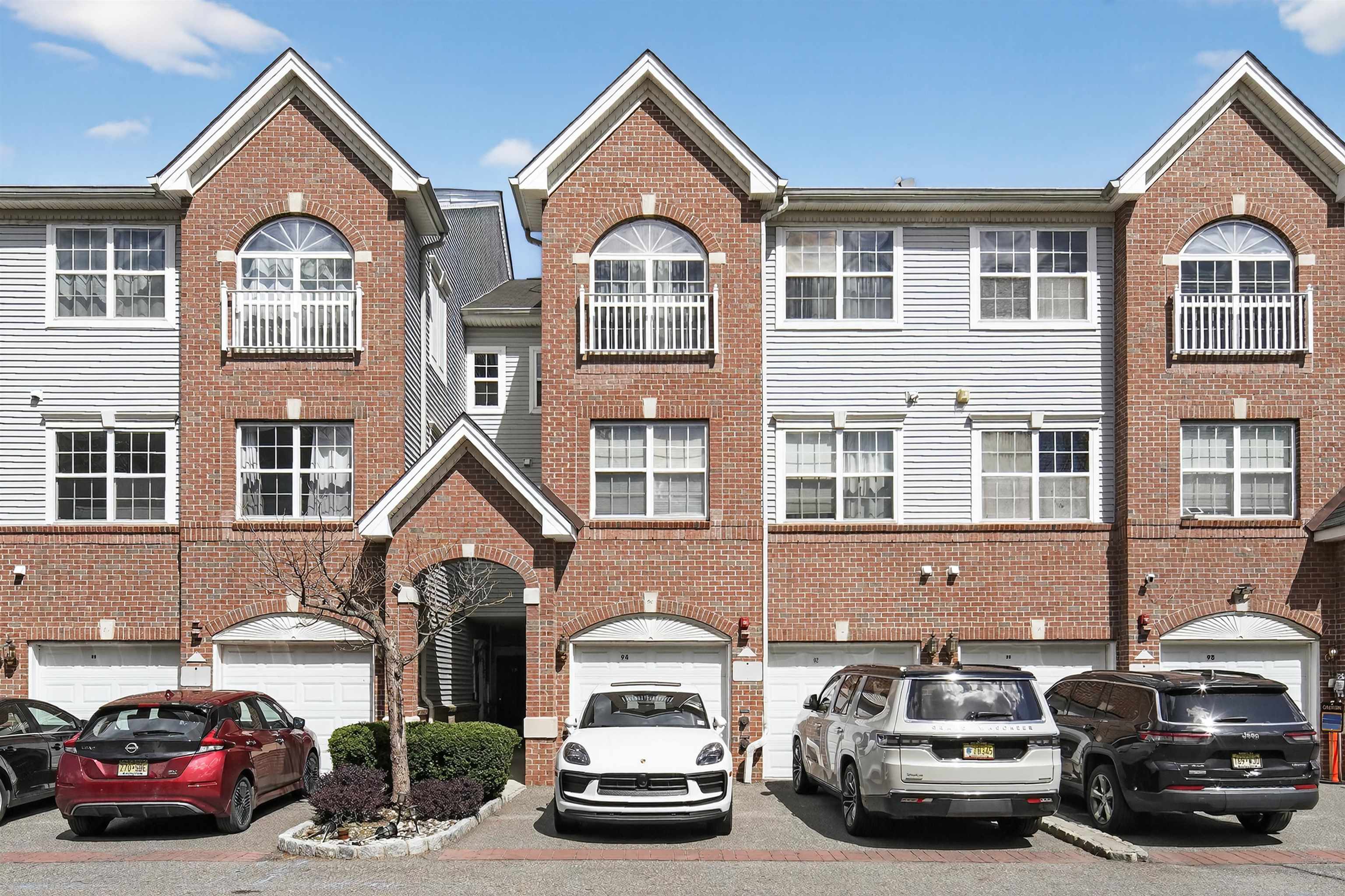 92 LYON CT