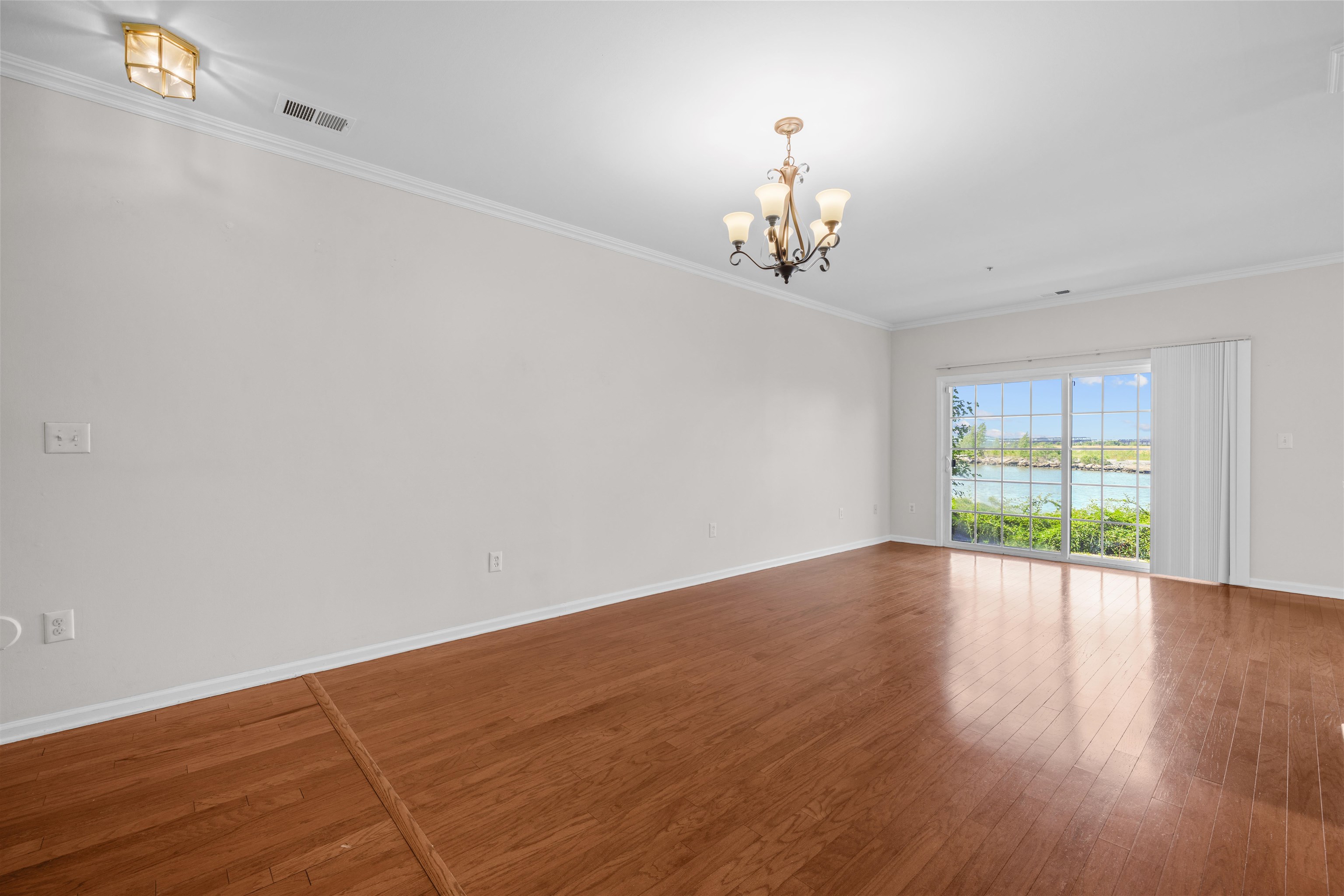 92 LYON CT