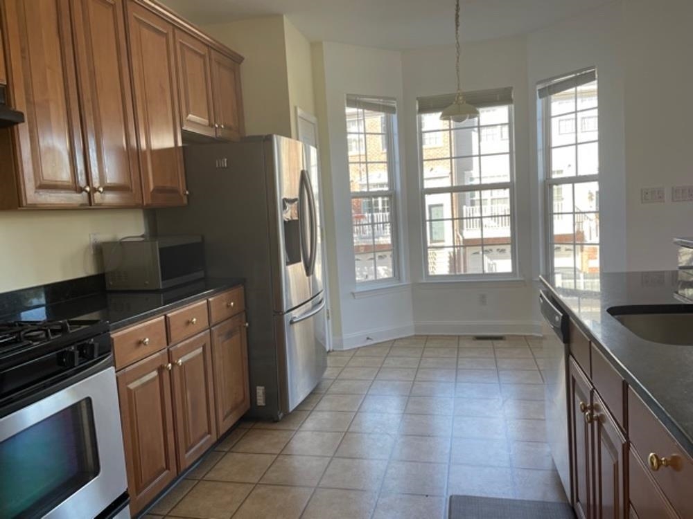 2 TOTTENHAM CT