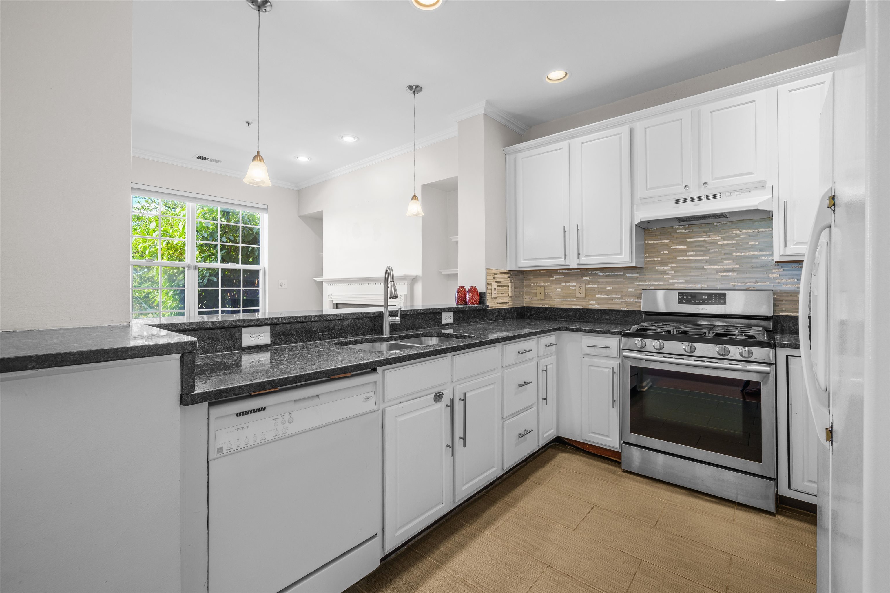 92 LYONS CT