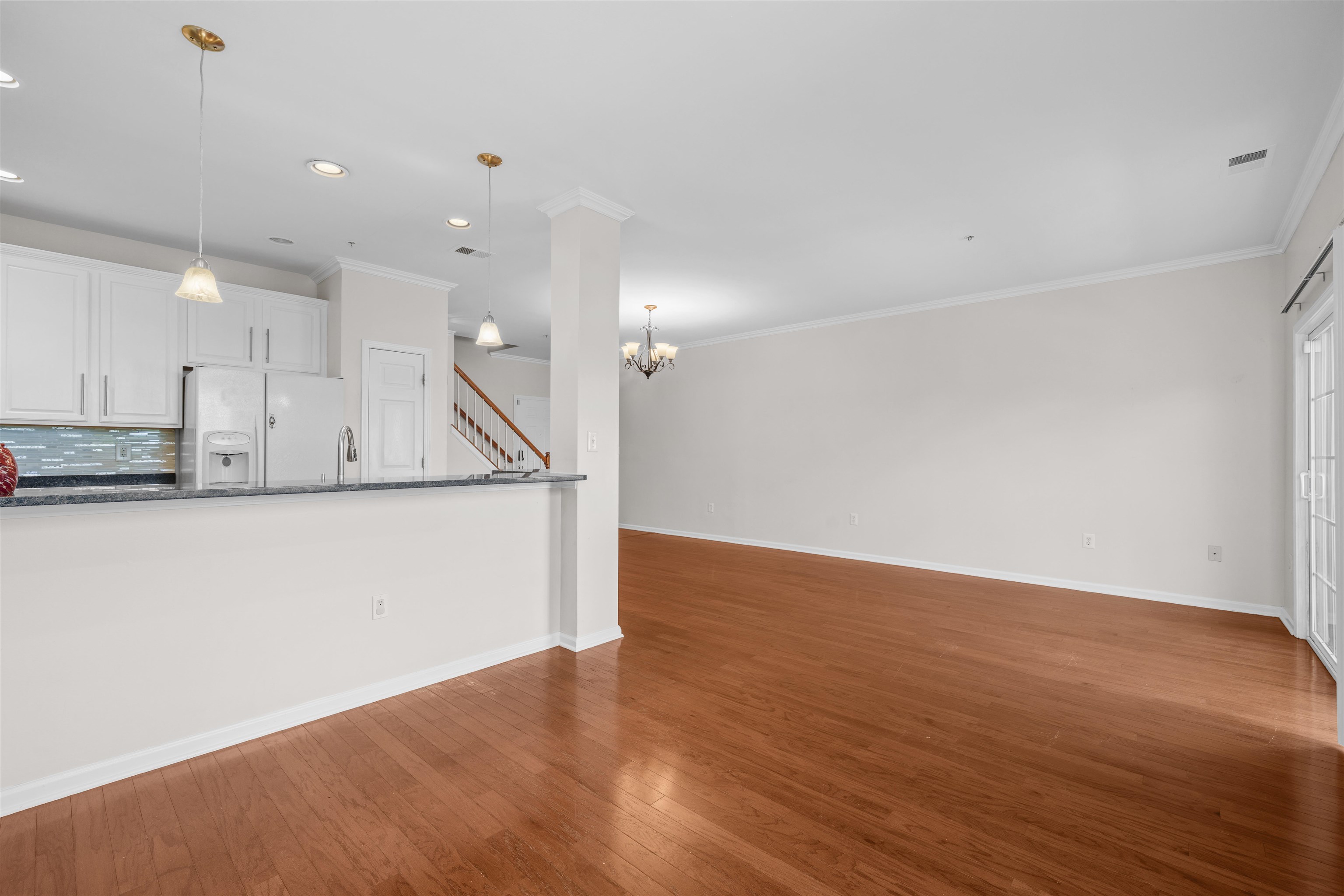 92 LYONS CT