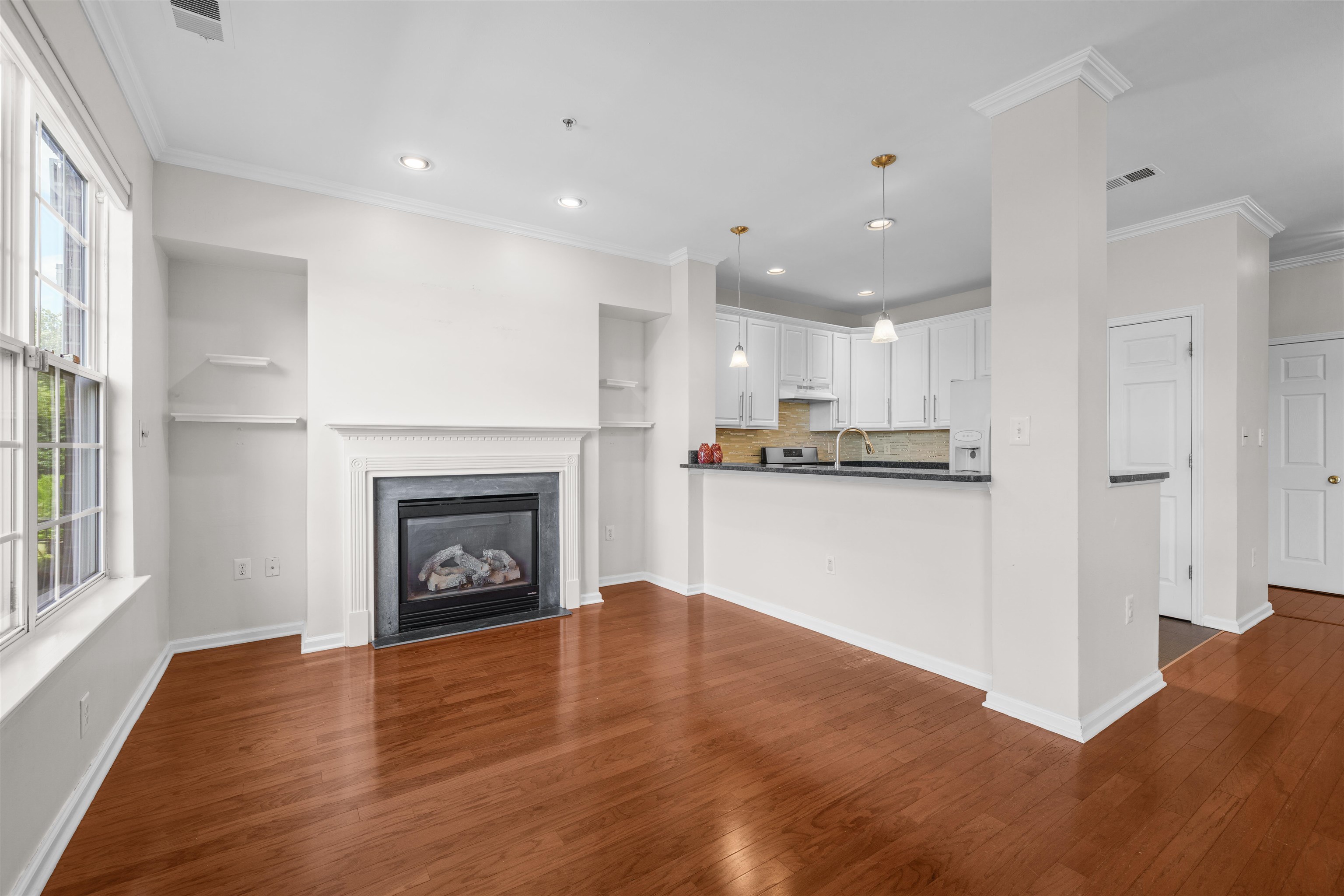 92 LYONS CT