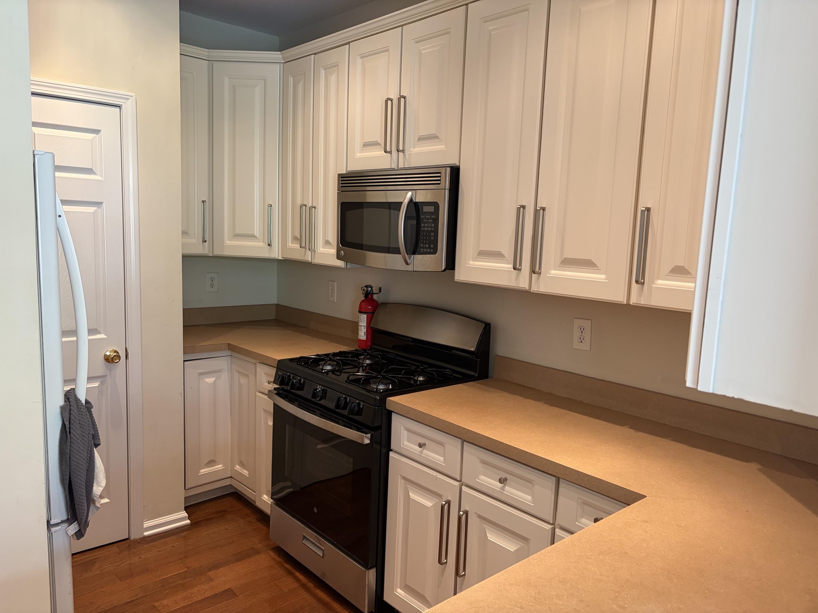 4 SWAN CT