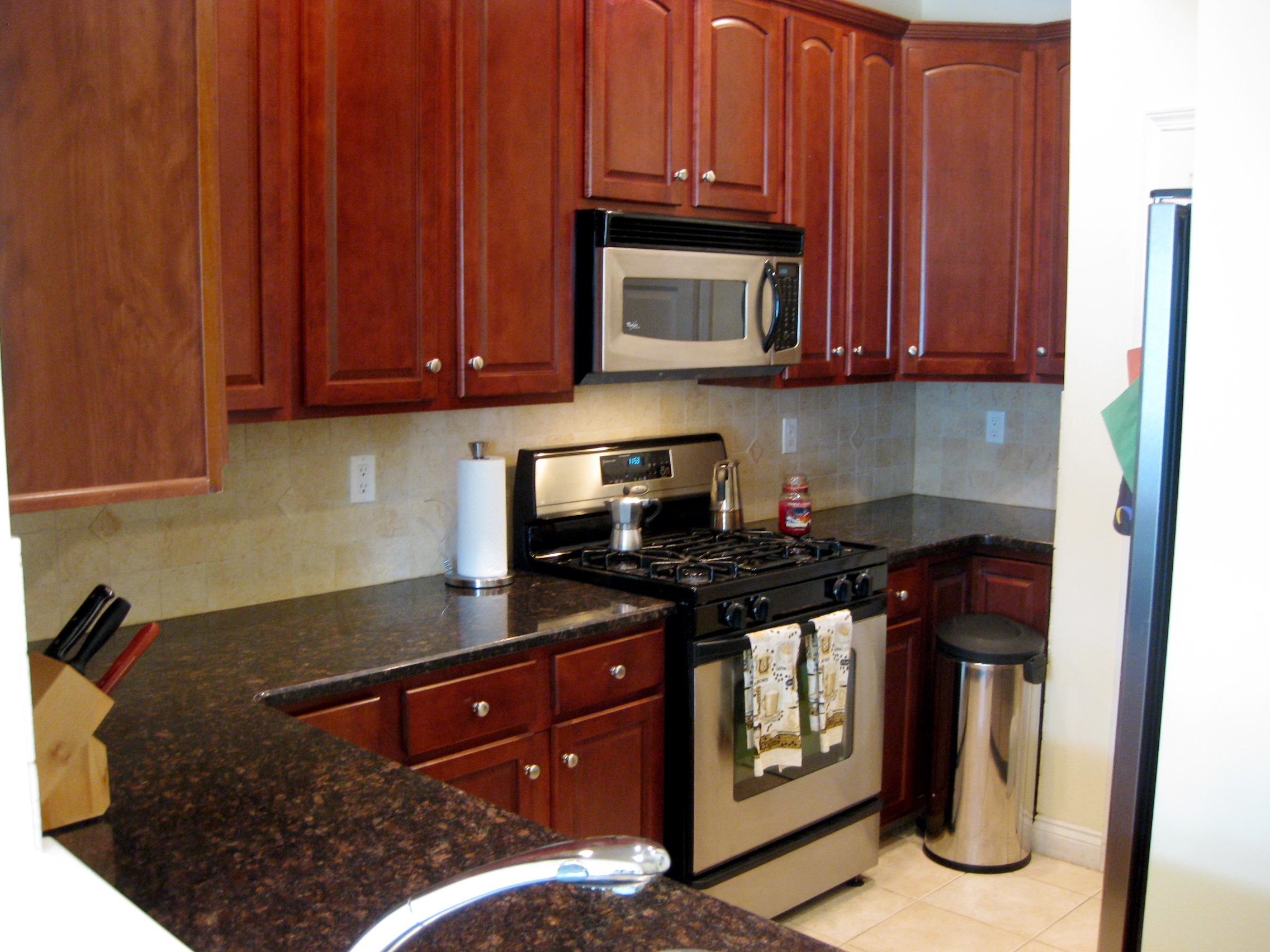 9 SURRY CT