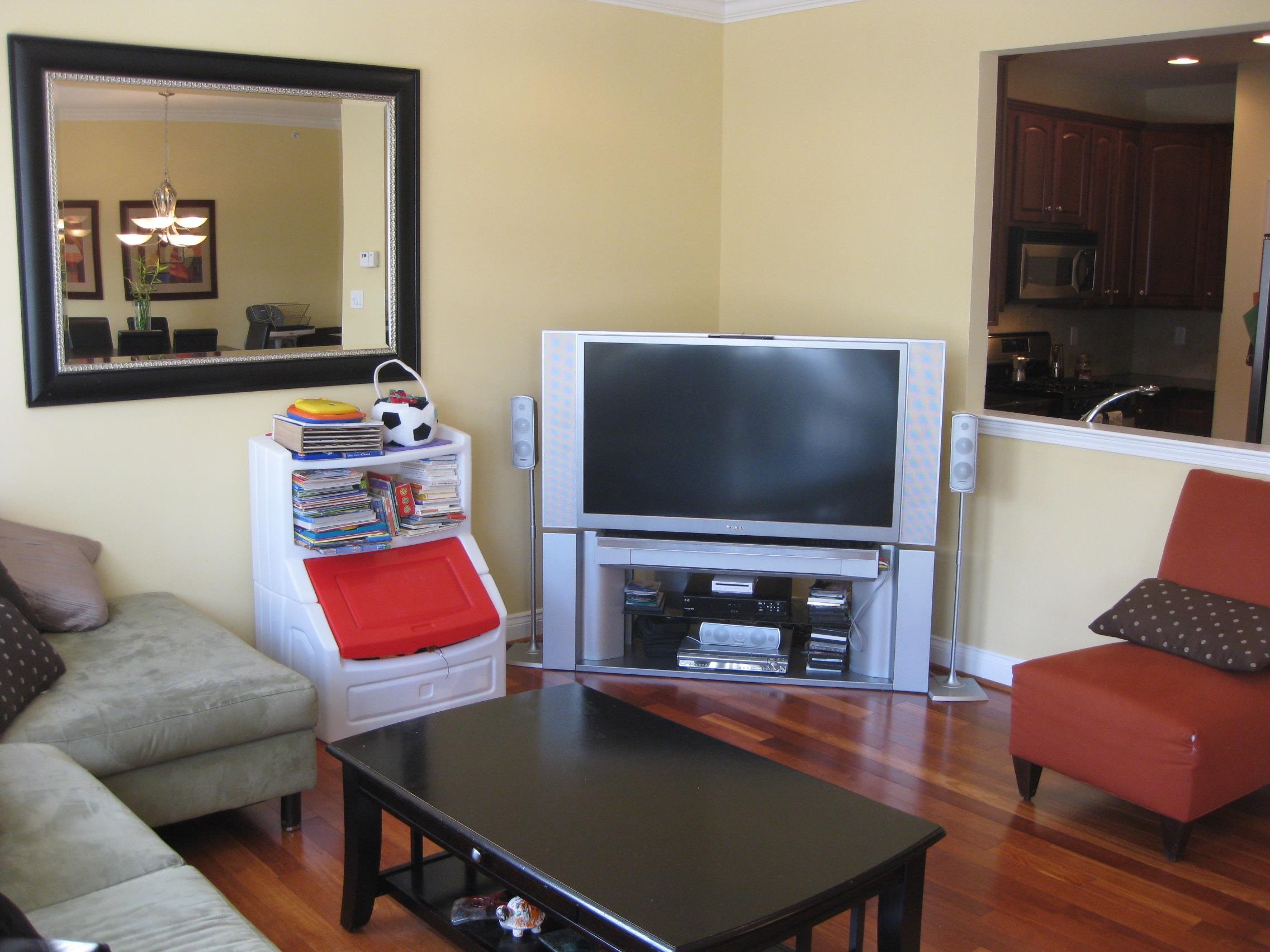 9 SURRY CT