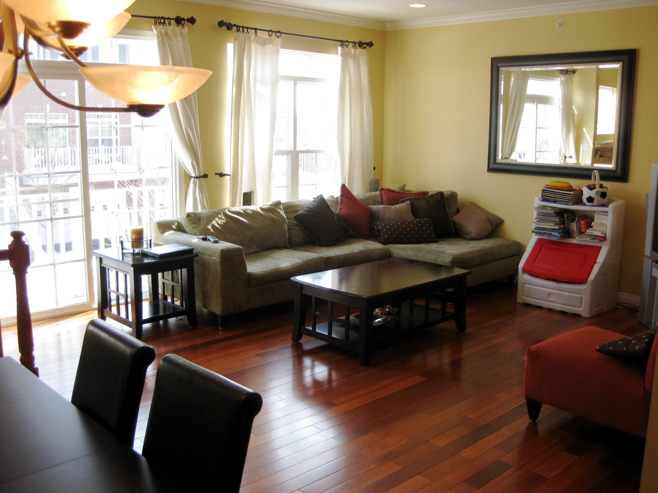 9 SURRY CT