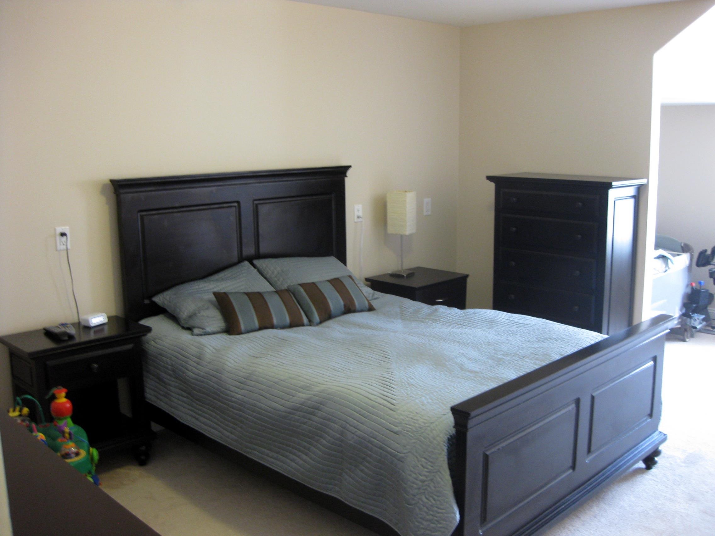 9 SURRY CT