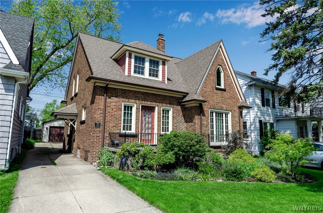 132 Capen Boulevard