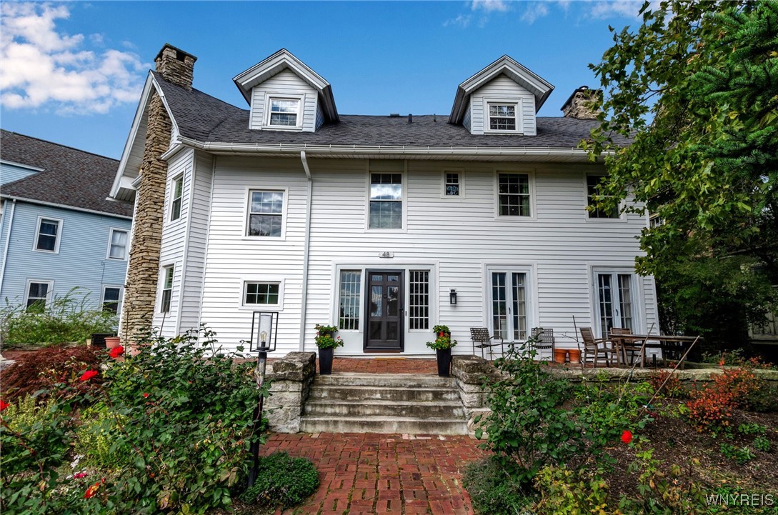 48 Colonial Circle