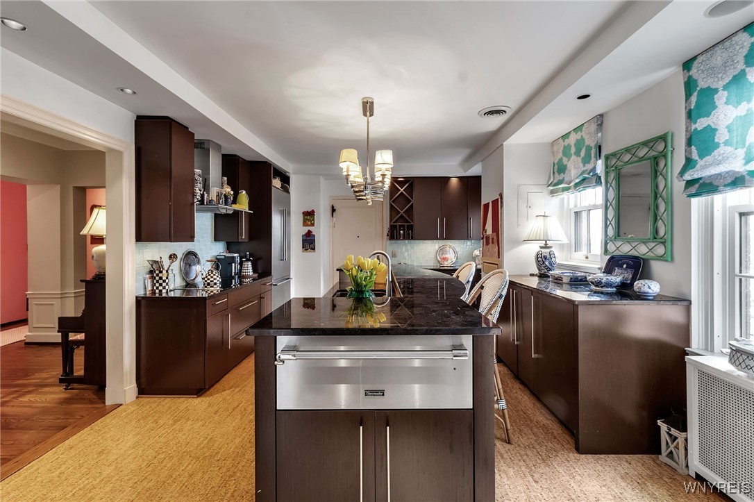 33 Gates Circle 10B