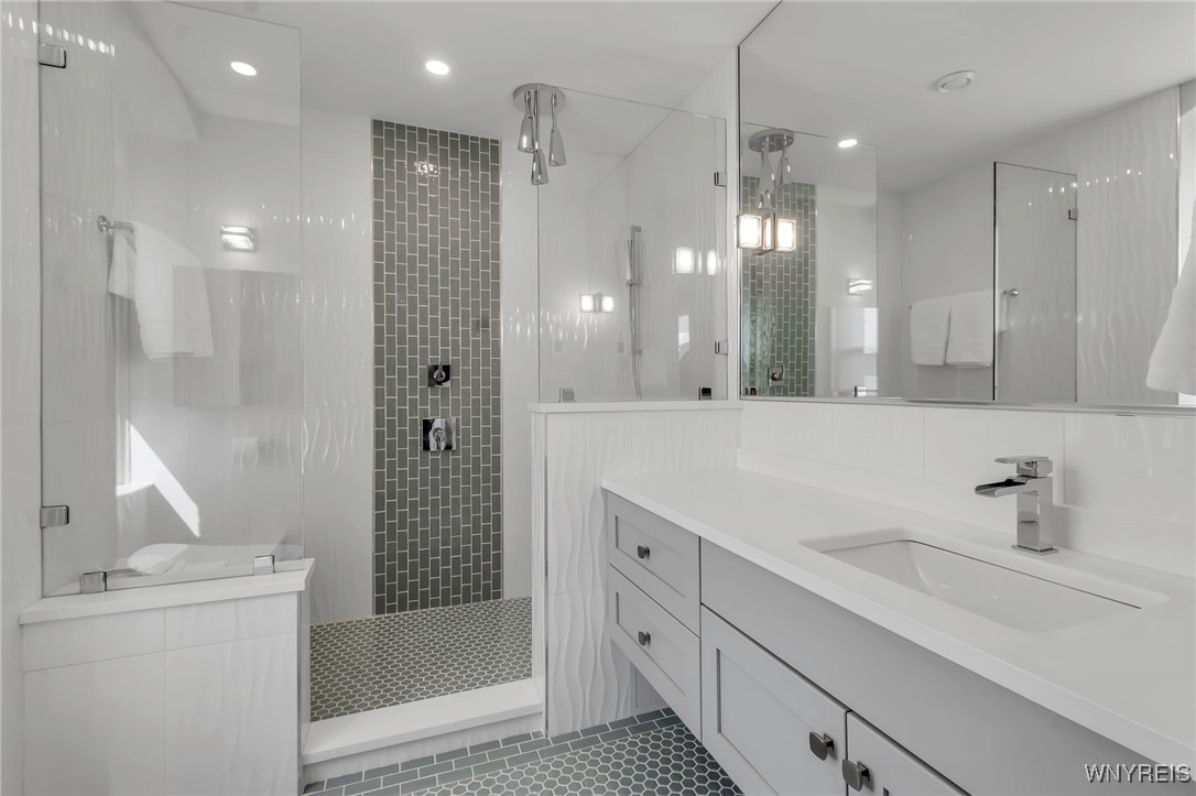 800 West Ferry Street 9D