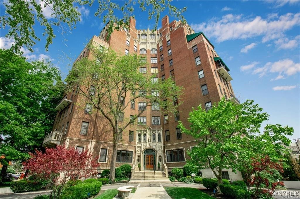 800 West Ferry Street 9D