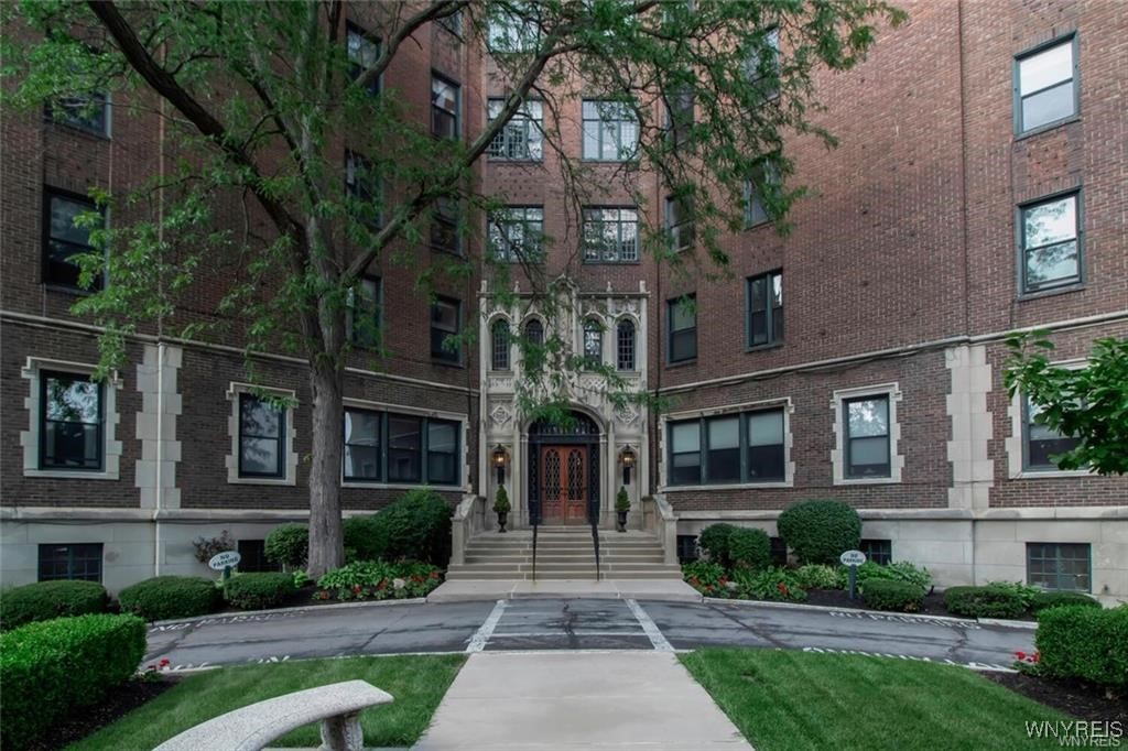 800 West Ferry Street 9D