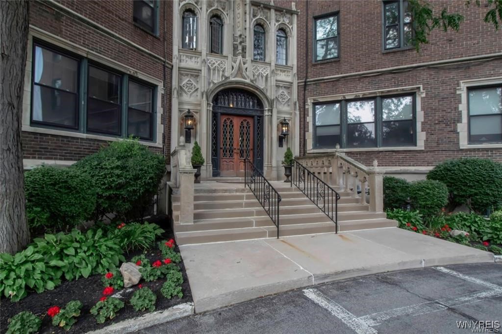 800 West Ferry Street 9D