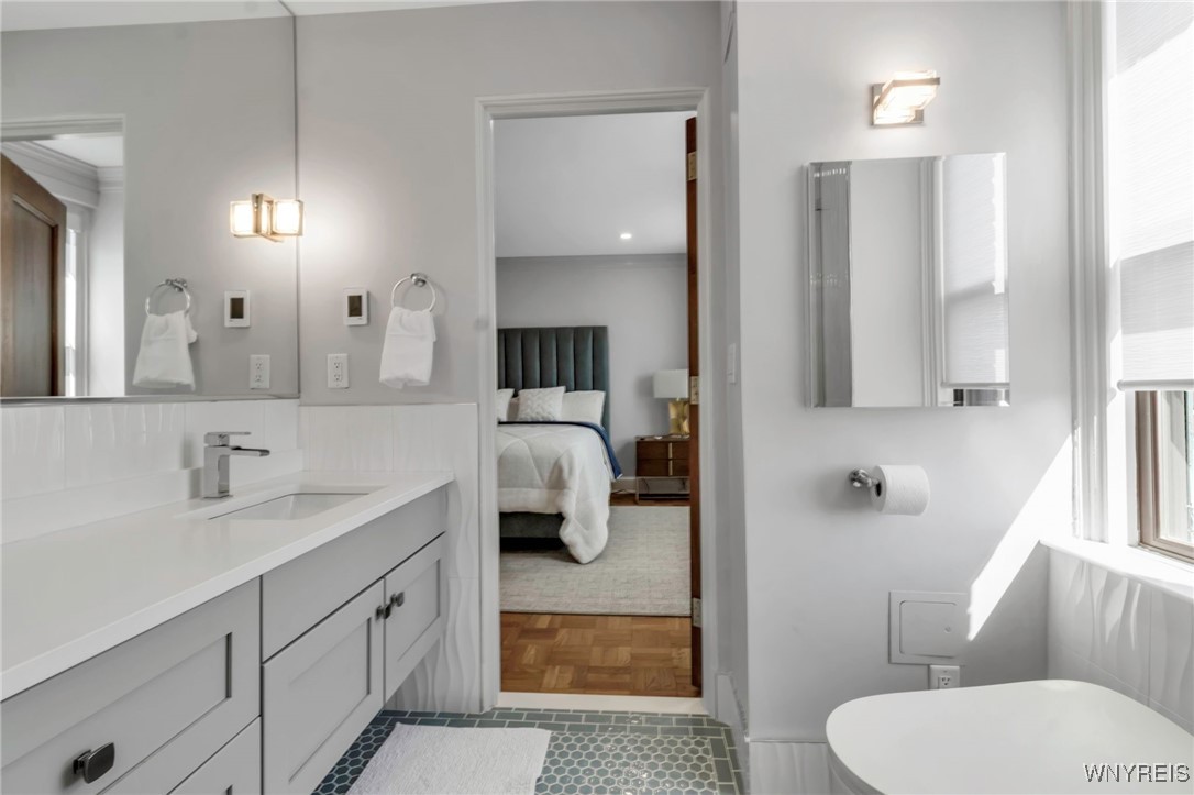 800 West Ferry Street 9D