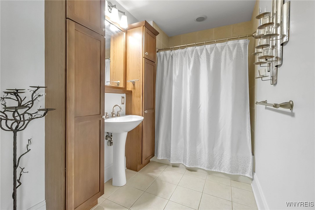 132 Lakefront Boulevard 403