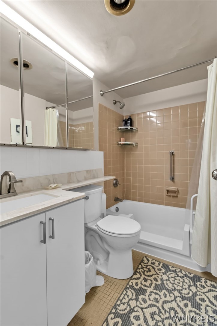 1088 Delaware Avenue 7D