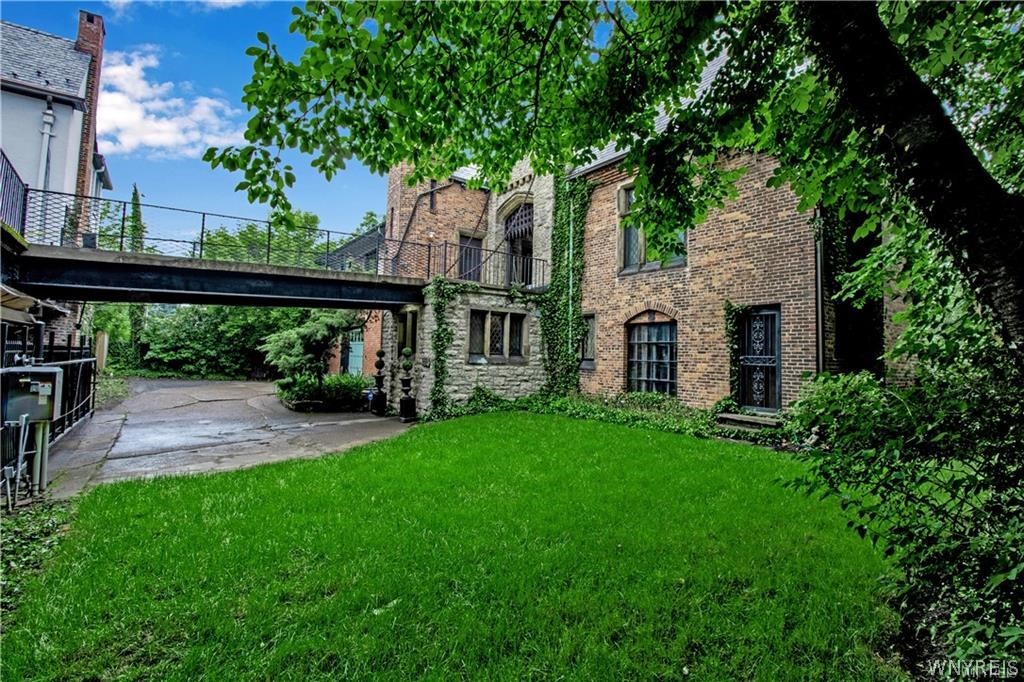 21 Mayfair Lane
