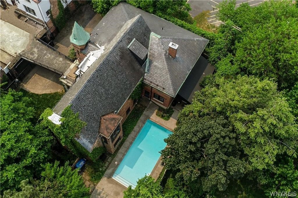 21 Mayfair Lane