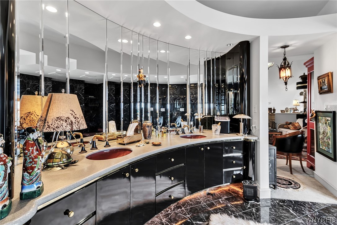 40 Waterfront Circle 401